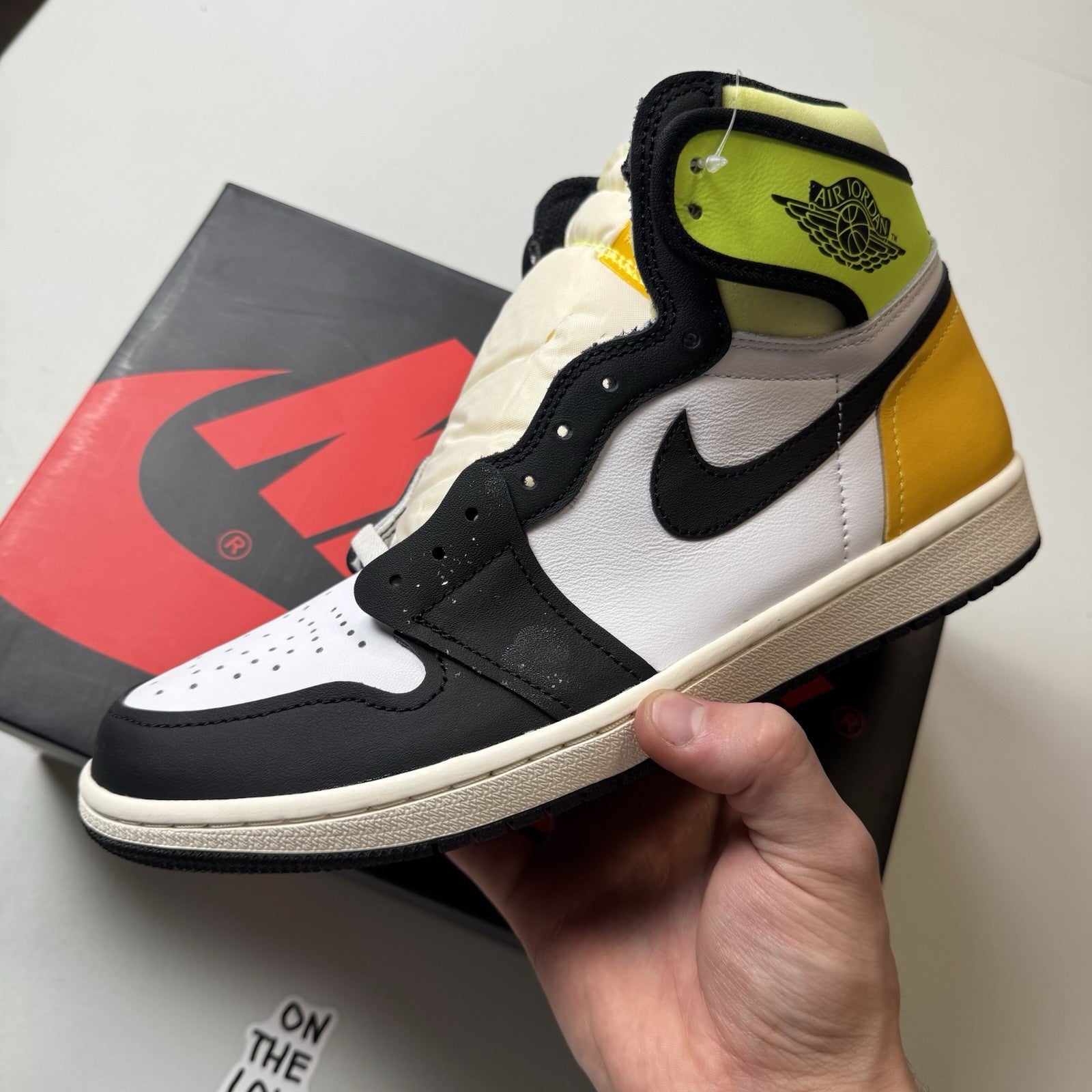 Nike Air Jordan 1 High OG Volt Uni Gold Black | 555088-118 | NEW | Size 9.5 Mens