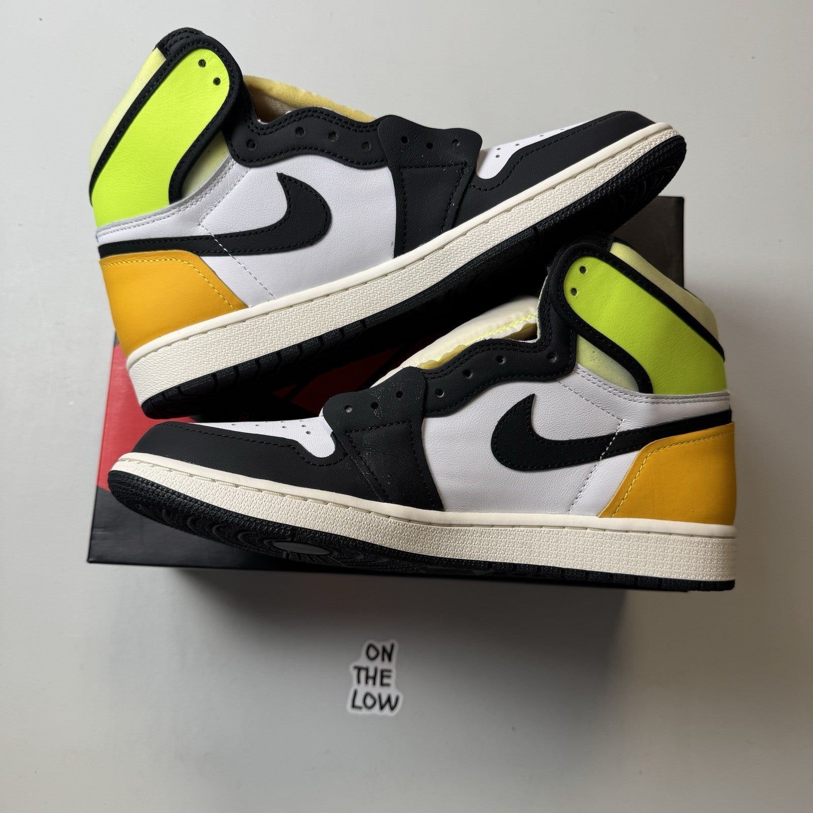 Nike Air Jordan 1 High OG Volt Uni Gold Black | 555088-118 | NEW | Size 9.5 Mens