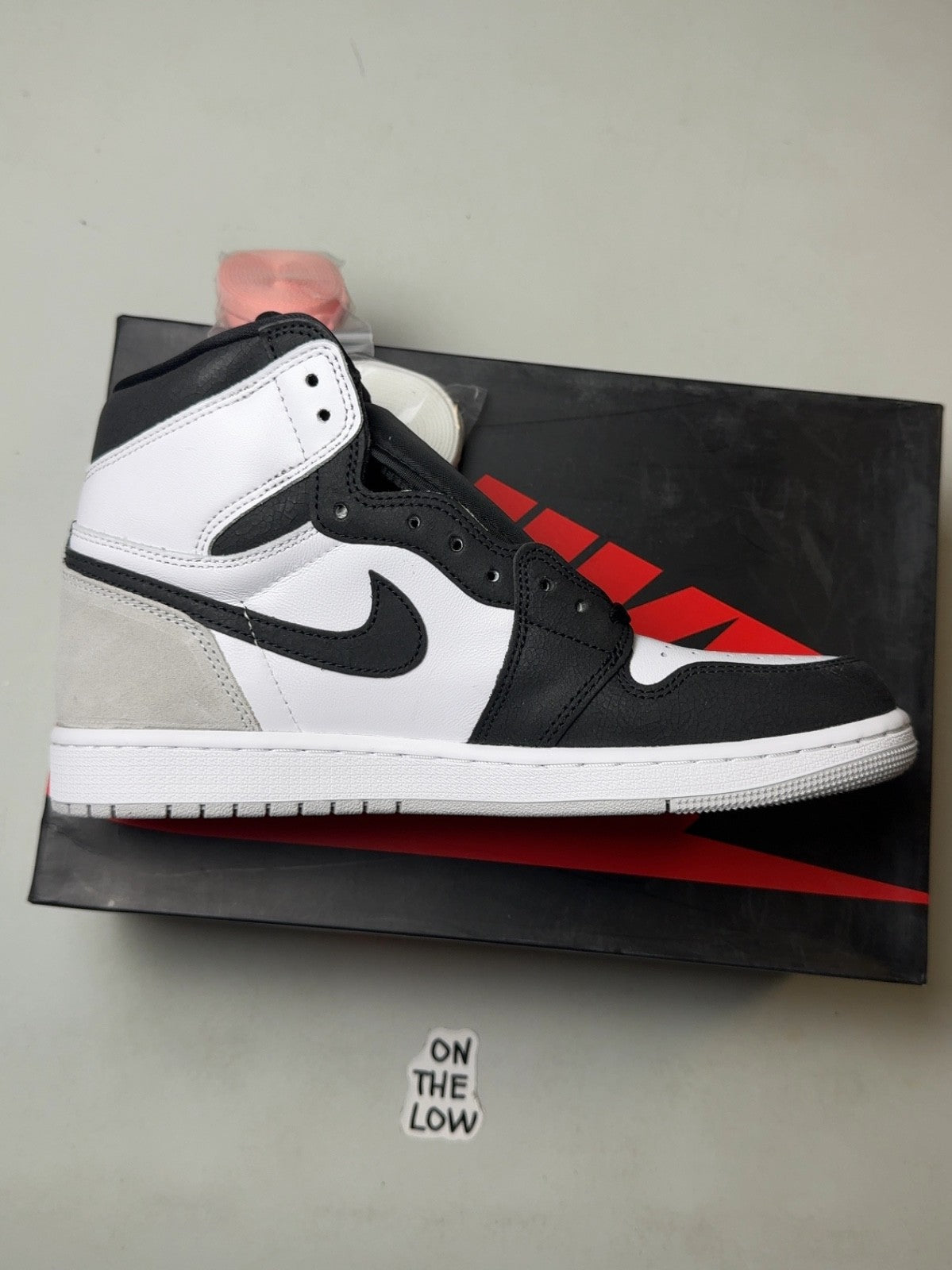Air Jordan 1 Retro High OG Bleached Coral | 555088-108 | Size 10 M *READ DESC*