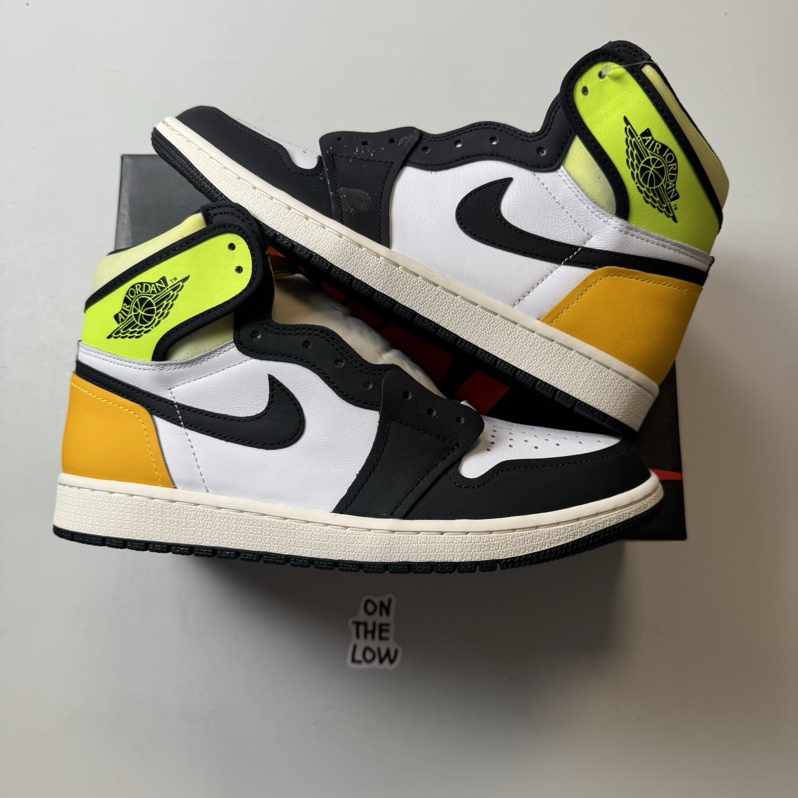Nike Air Jordan 1 High OG Volt Uni Gold Black | 555088-118 | NEW | Size 9.5 Mens