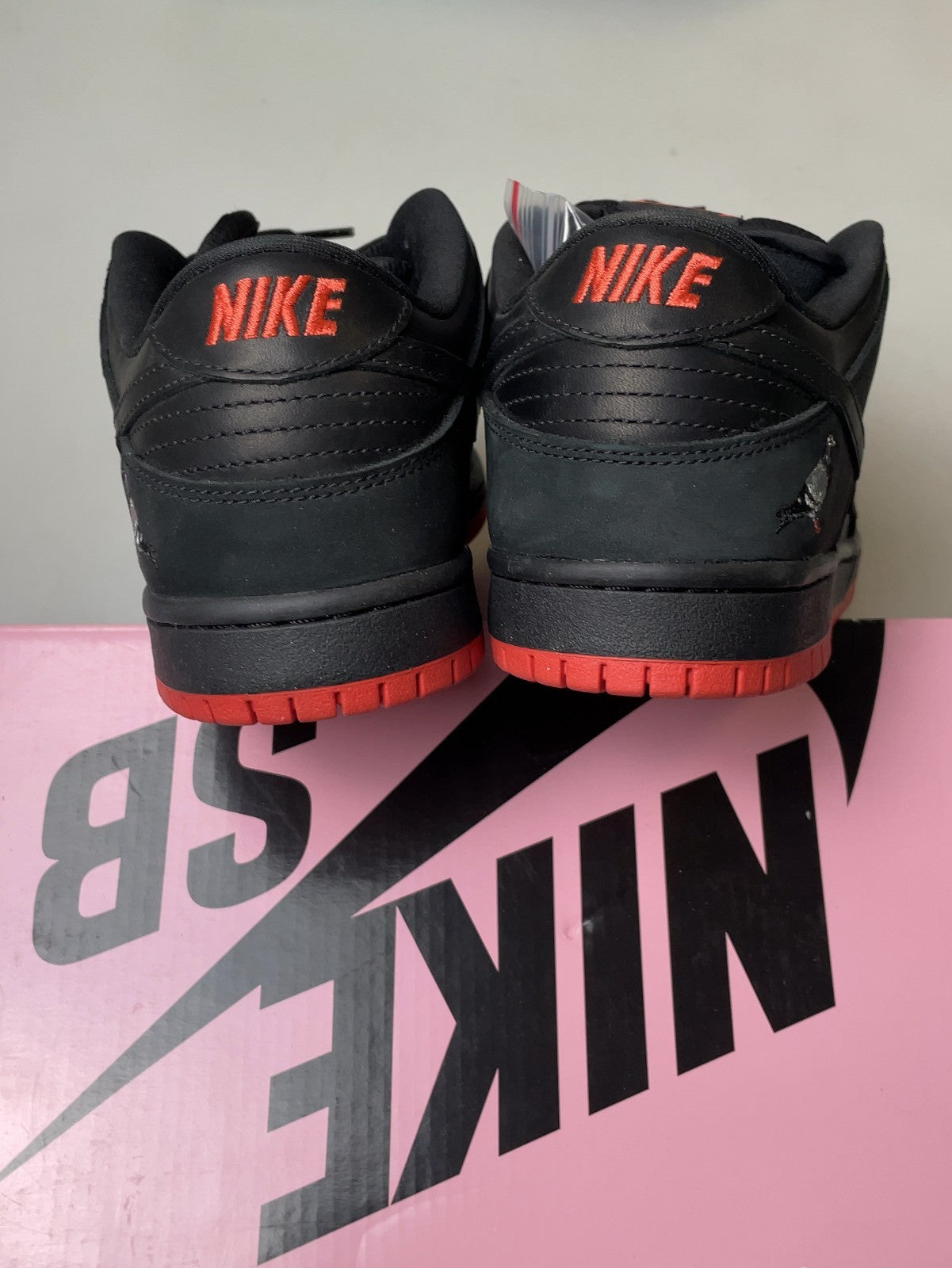 Nike SB Dunk Low Black Pigeon (2017) | 883232-008 | size 8 mens