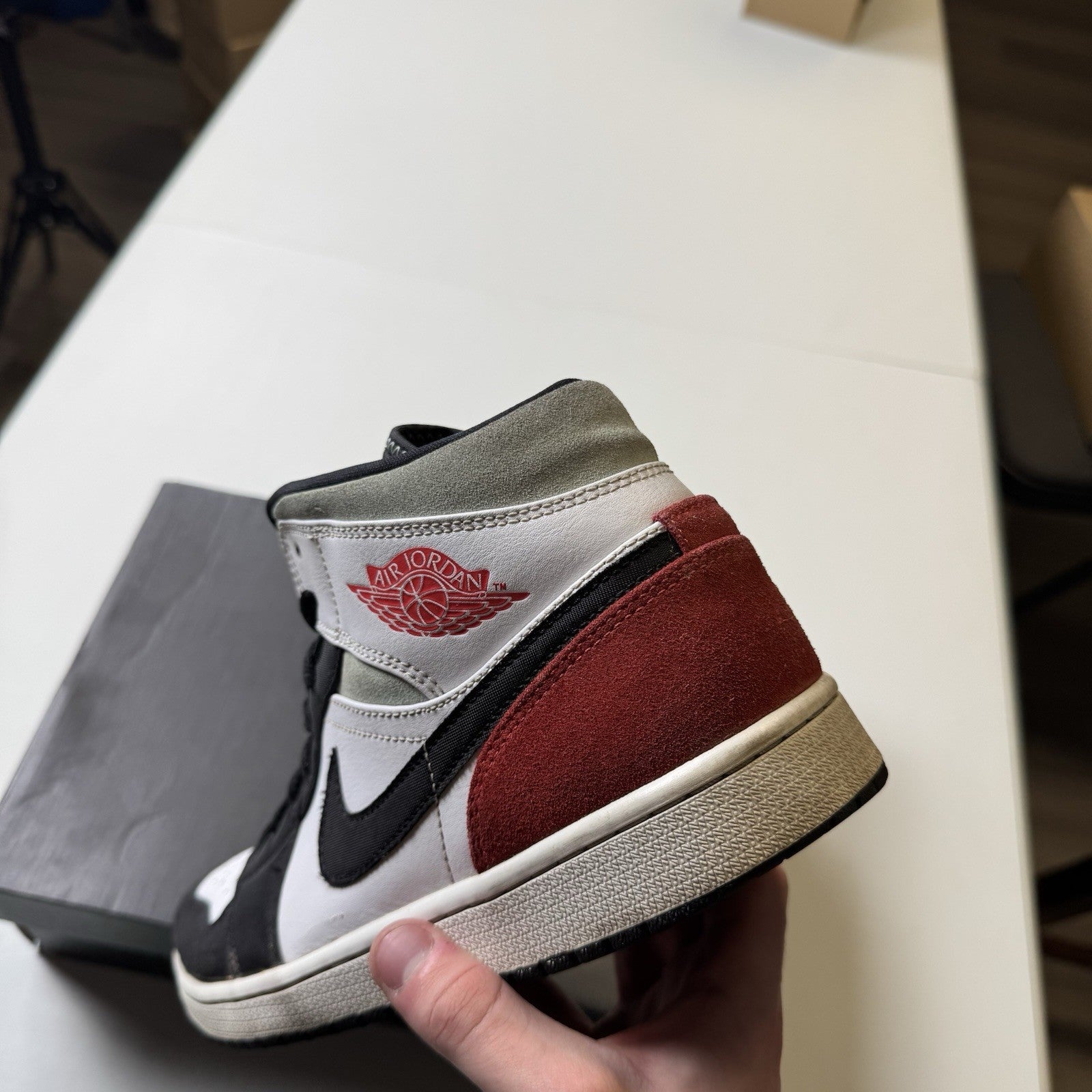 Jordan 1 Mid SE Red Black Toe | 852542-100 | Size 11 Mens