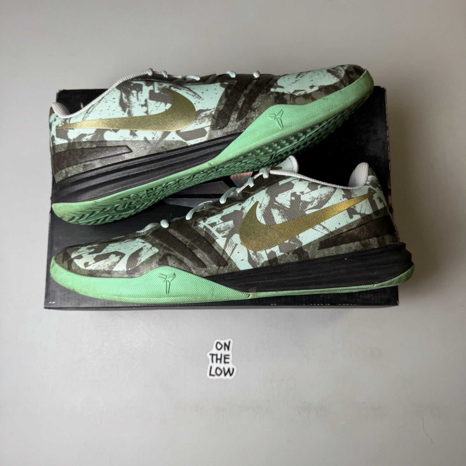Nike Kobe Mentality Fiberglass | 704942-301 |  Sz 13 Mens US | VERY CLEAN!