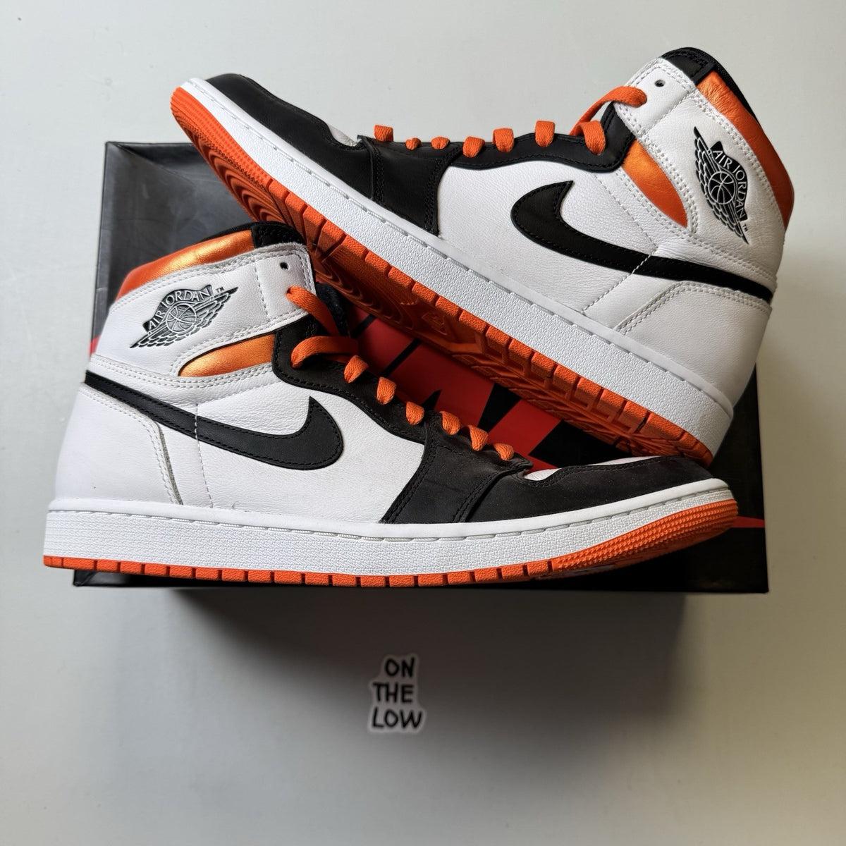 Nike Air Jordan 1 Retro High Electro Orange Black | 555088-180 | Size 10.5 Mens