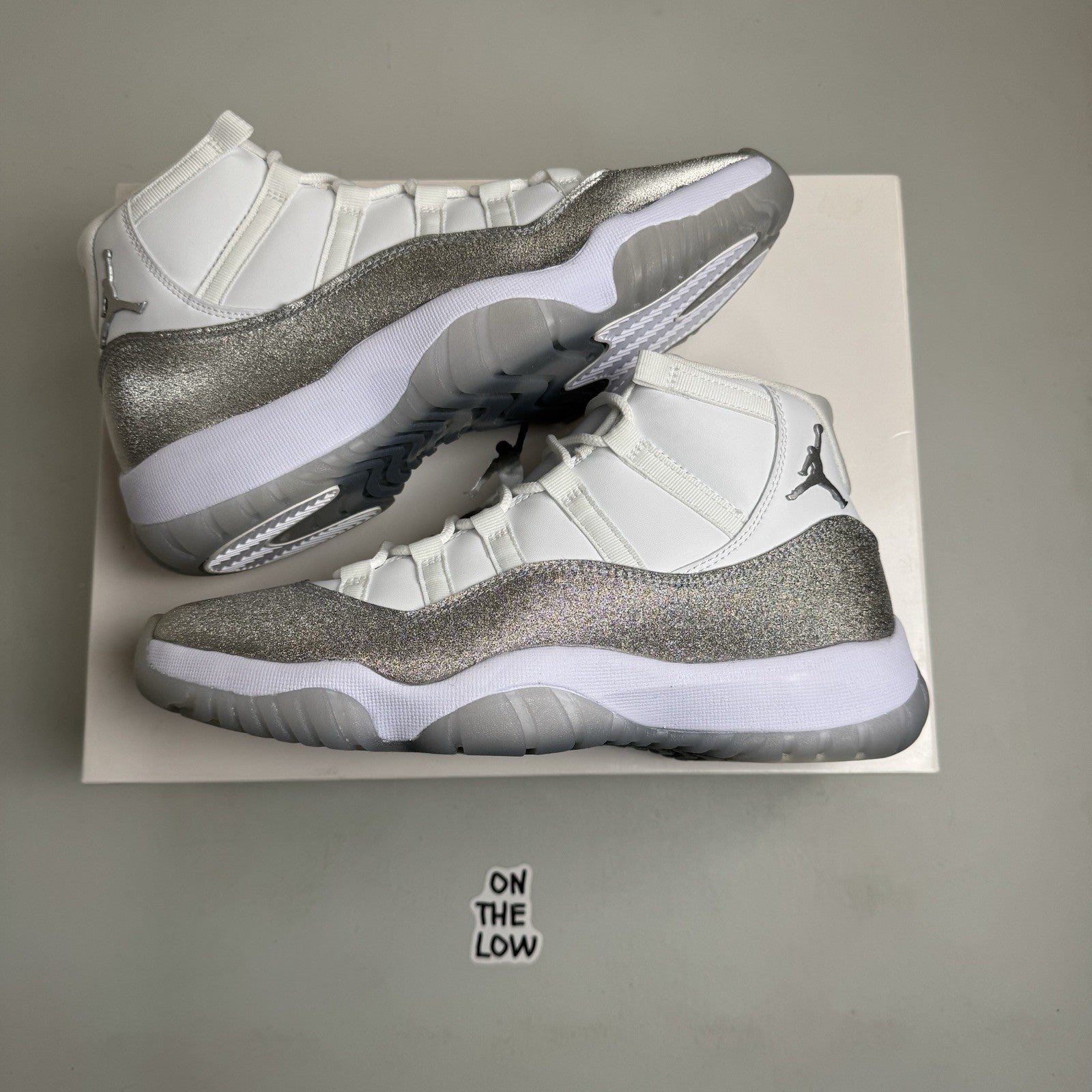 Air Jordan 11 Retro Vast Grey Metallic | AR0715-100 | Size 10 W