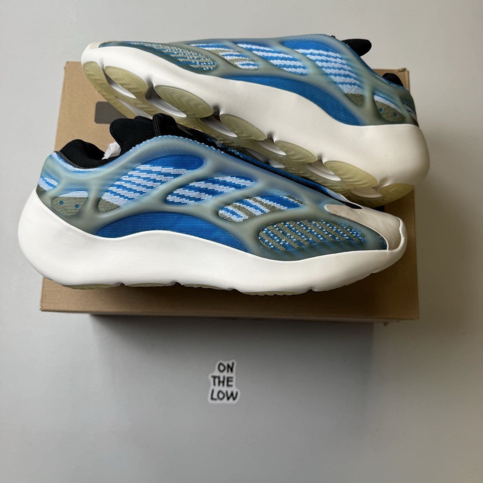 Adidas Yeezy 700 V3 Azareth | BRAND NEW | G54850 | Size 10 mens US
