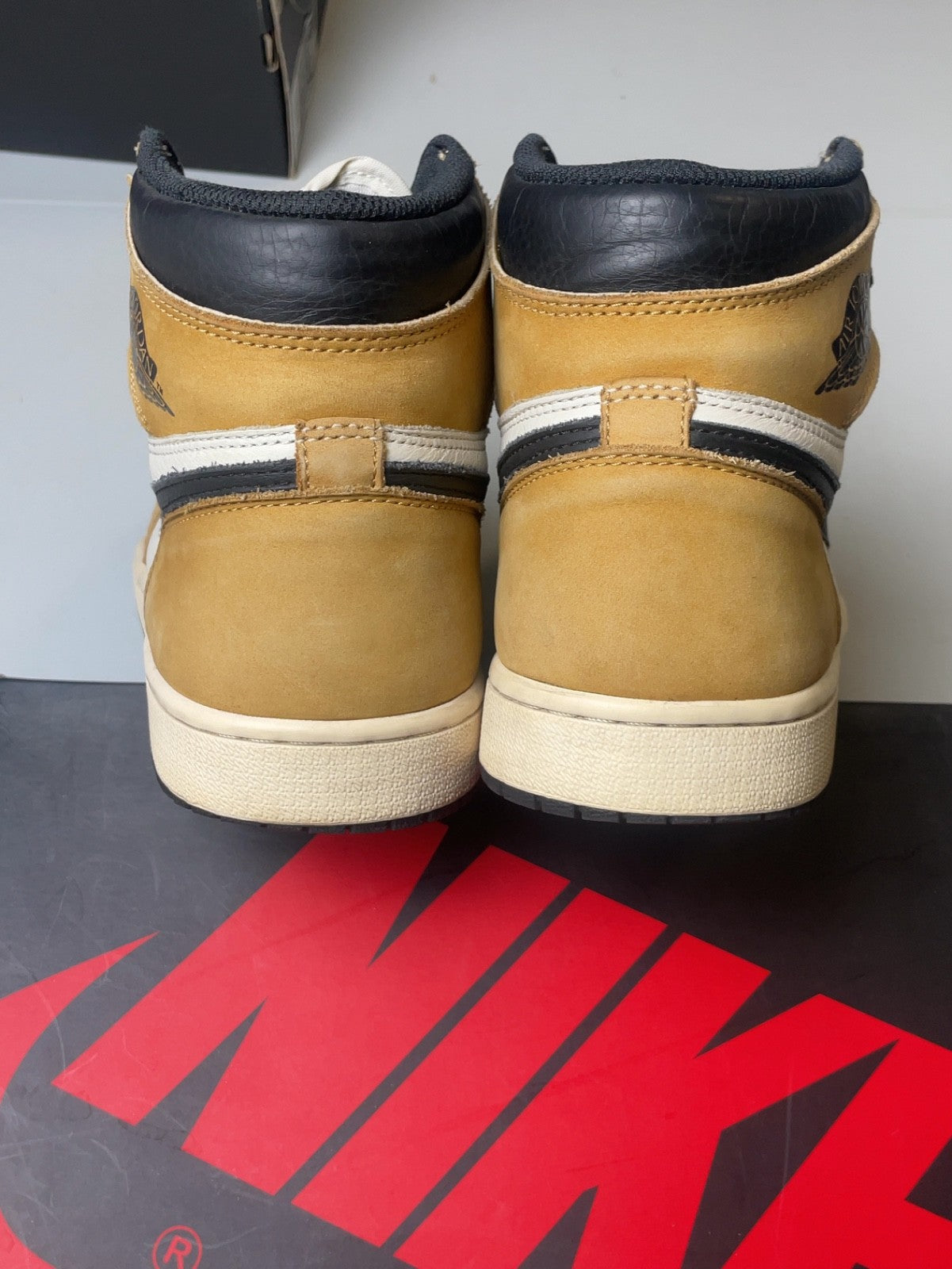 Air Jordan 1 Retro High Rookie of the Year | 555088-700 | Size 10.5 Men's US
