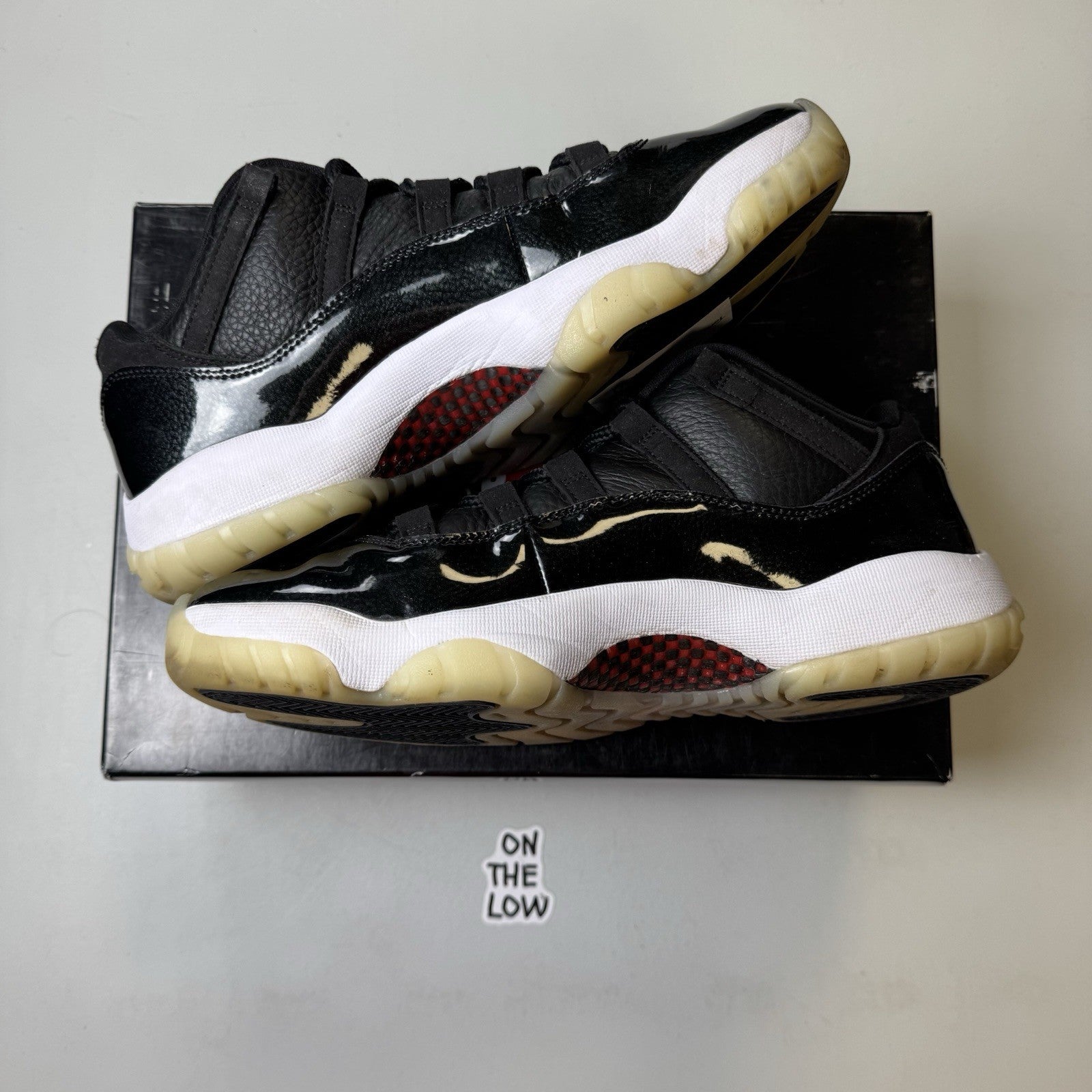 Jordan 11 Retro Low 72-10 | AV2187-001 | Size 10 Mens