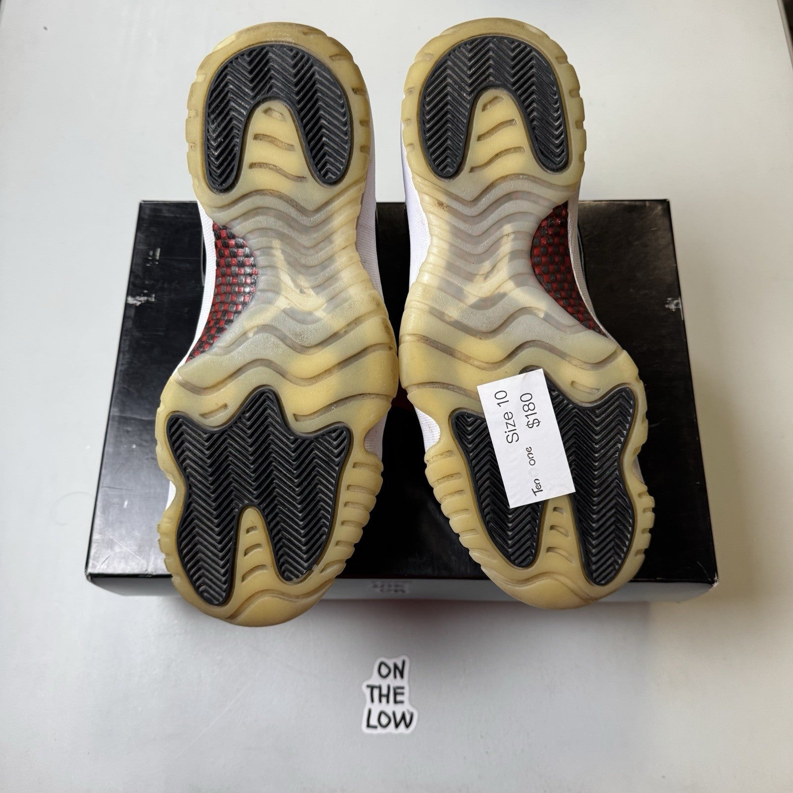 Jordan 11 Retro Low 72-10 | AV2187-001 | Size 10 Mens