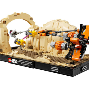 LEGO Mos Espa Podrace™ Diorama — Official LEGO gallery 1 of 4 — LEGO set 75380