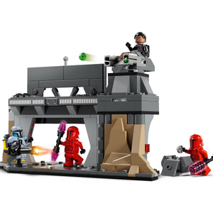 LEGO Paz Vizsla™ and Moff Gideon™ Battle — Official LEGO gallery 3 of 4 — LEGO set 75386