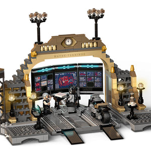 LEGO Batcave™: The Riddler™ Face-off — Official LEGO gallery 3 of 4 — LEGO set 76183