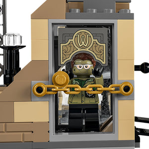 LEGO Batcave™: The Riddler™ Face-off — Official LEGO gallery 4 of 4 — LEGO set 76183