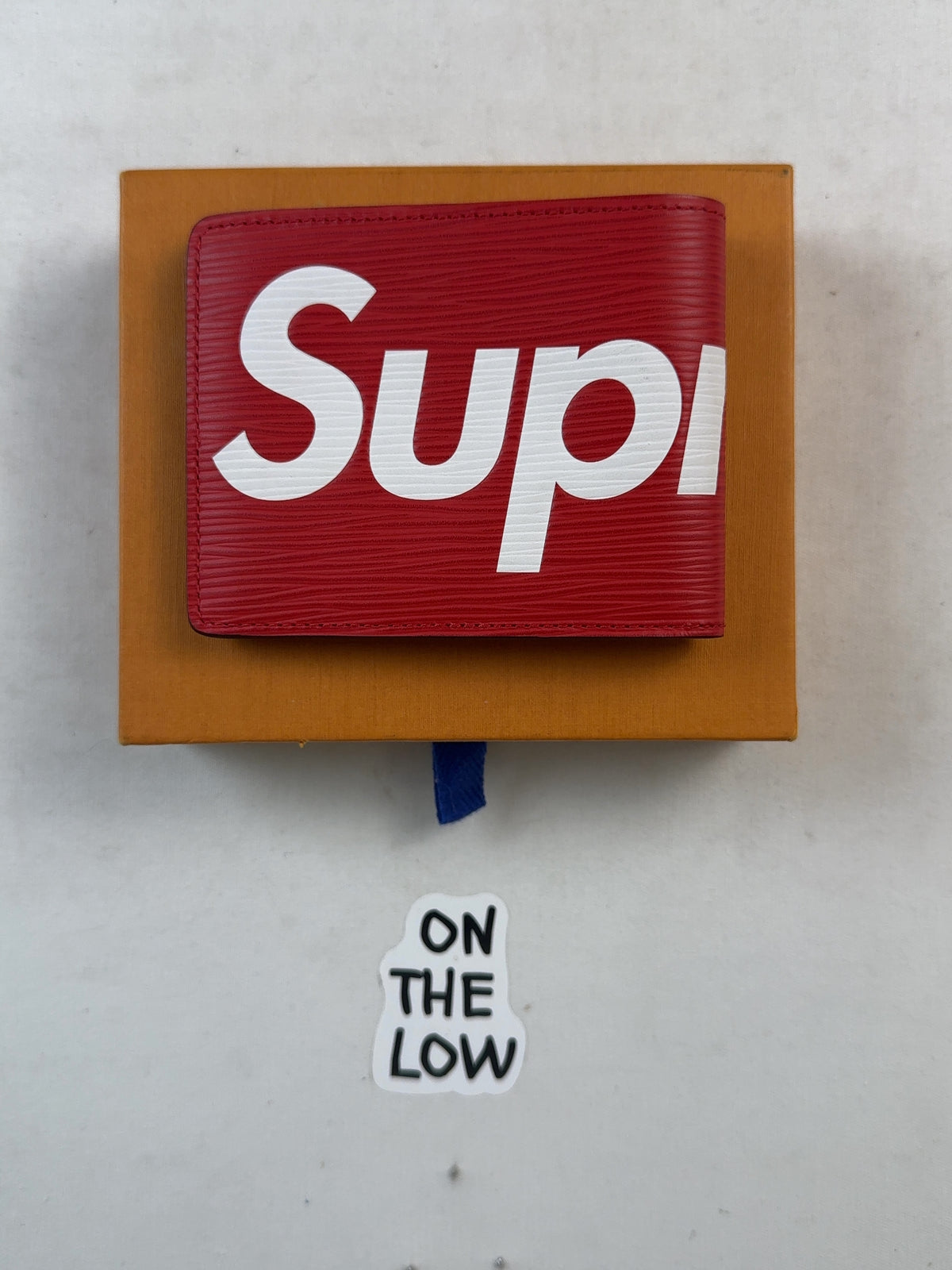 Louis Vuitton x Supreme Slender Wallet Epi Red — Drive 1g3xWexnByaKx2HhaSr5R7Gnig8FykE4B — photo 1