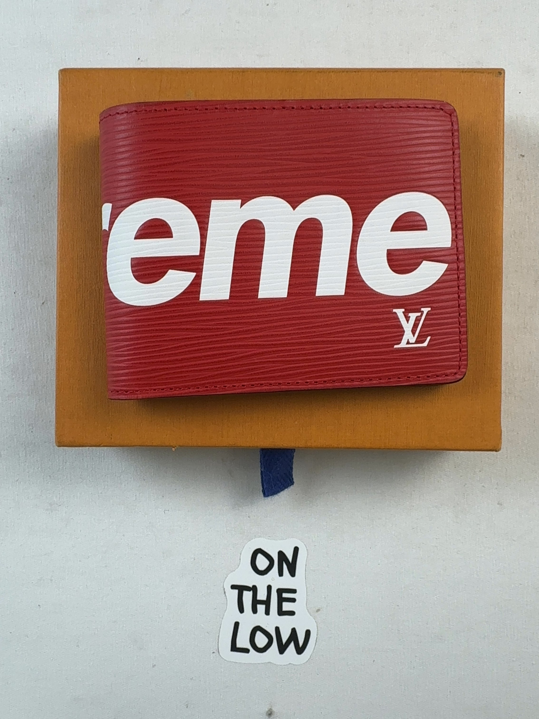 Louis Vuitton x Supreme Slender Wallet Epi Red — Drive 1pX2-mlljsf-YndlF0qcSXu9b3H-IBllL — photo 2
