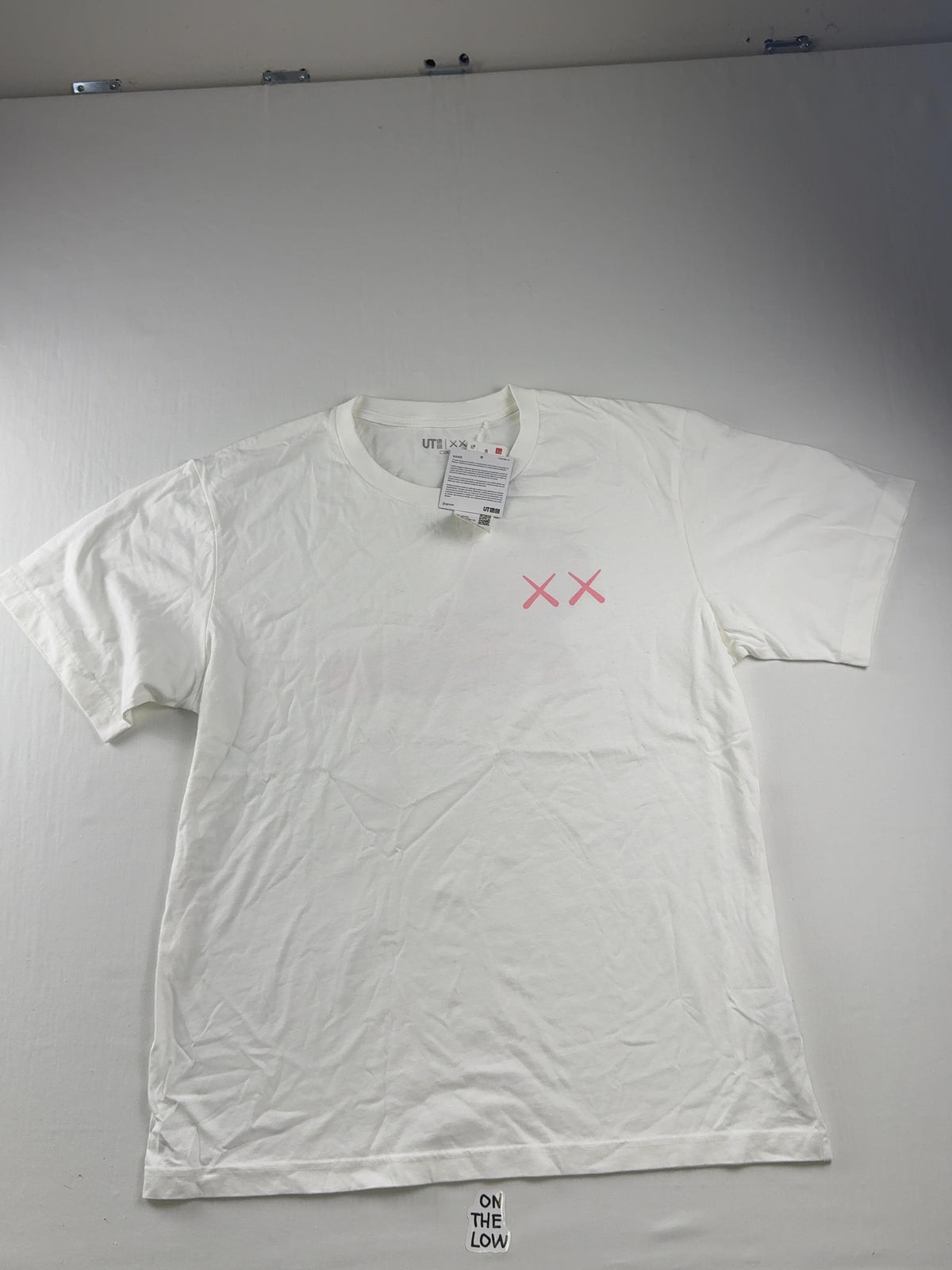 Uniqlo KAWS XX Graphic White T-Shirt — Drive 1IGmErPdjewKAOra7HN2kEoUZqN2li9cS — photo 1