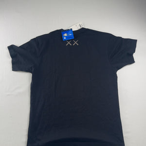 Uniqlo KAWS Character Graphic Black T-Shirt — Drive 11WlArmC1o8-bBEfwD5UJTt8nh6h_TVYi — photo 2