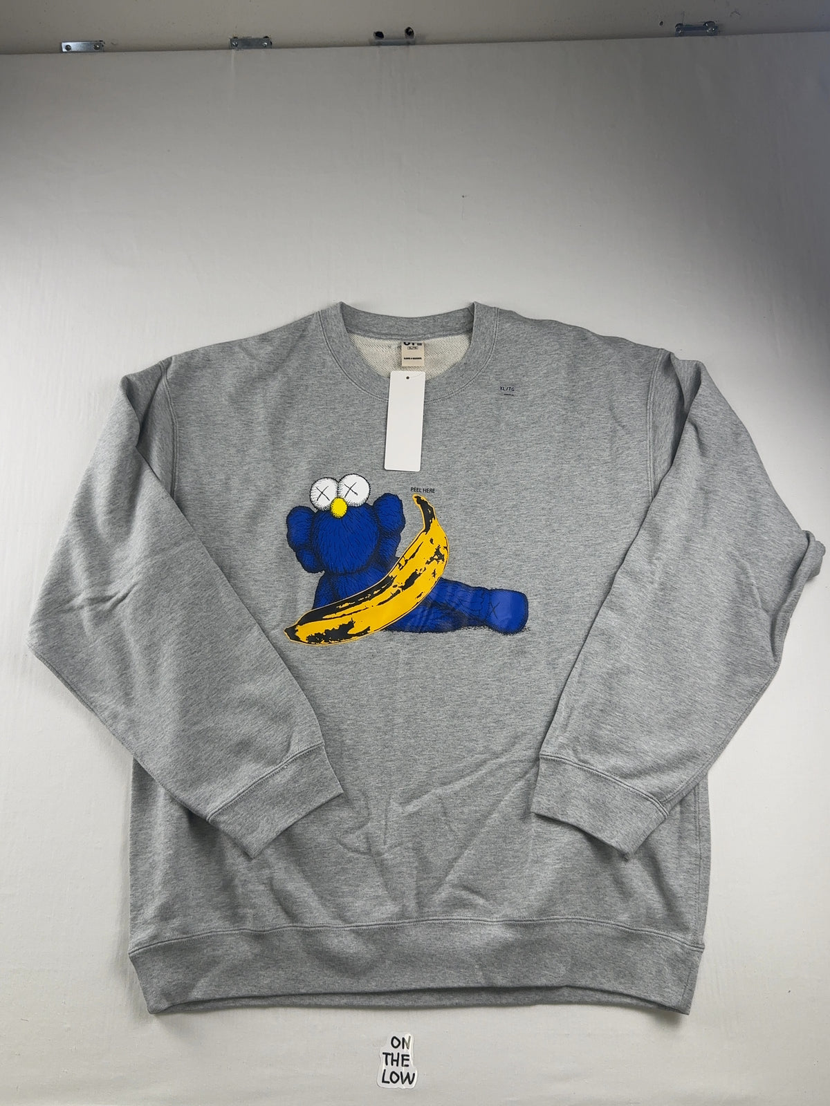 Uniqlo KAWS + Warhol Banana Graphic Sweatshirt Gray — Drive 1Zc6r0eg7uo43x2UJiBmmNP1Hp2-5FKP8 — photo 1