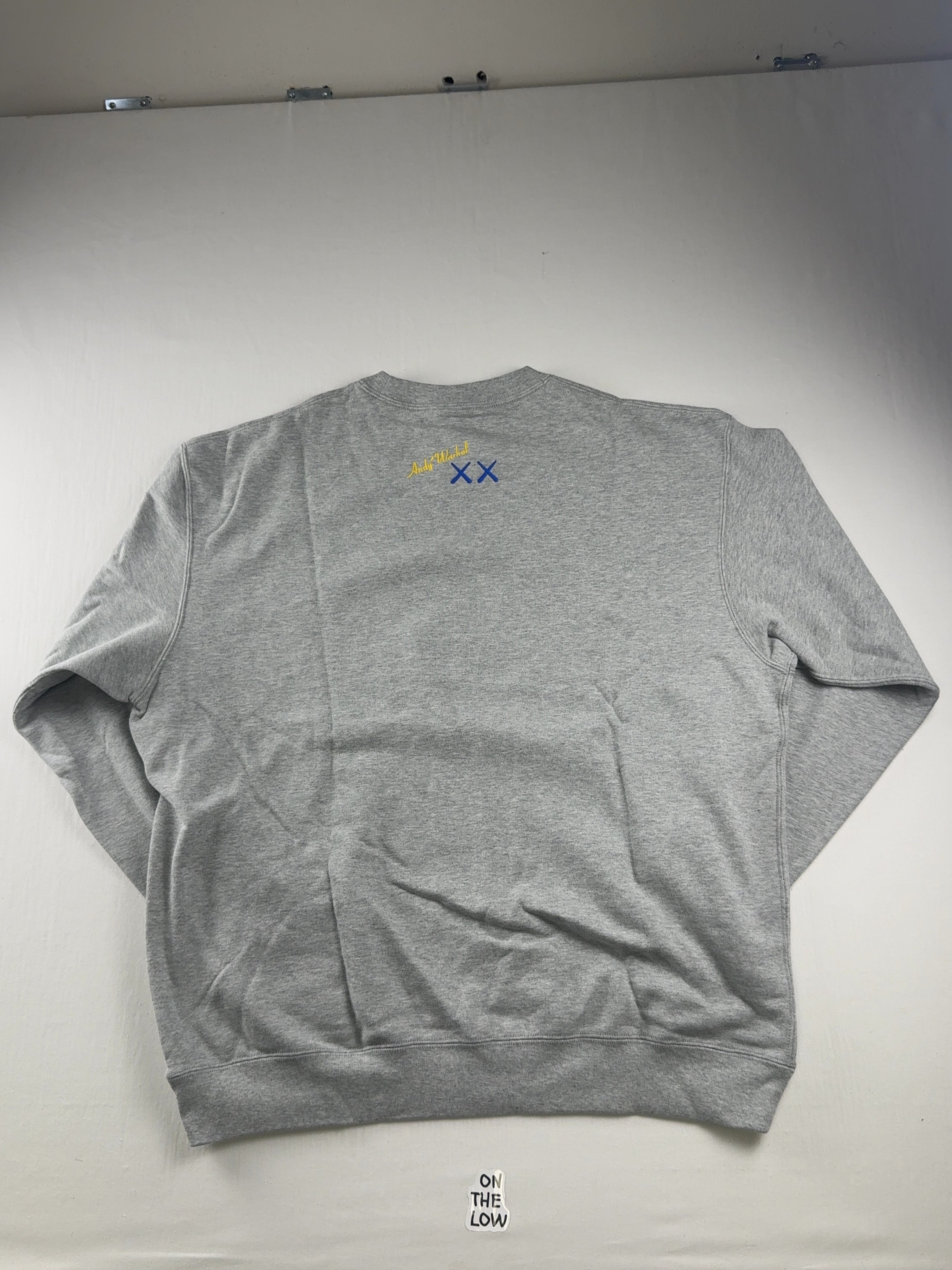 Uniqlo KAWS + Warhol Banana Graphic Sweatshirt Gray — Drive 1H6Ju8t_zZXrDbsYXGmj0VqcVuvMqNAyR — photo 2