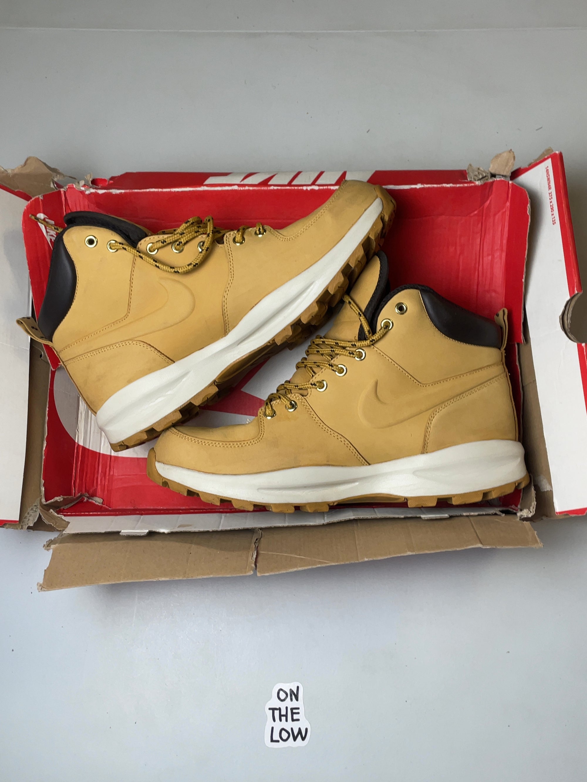 Nike Manoa Haystack (USED)