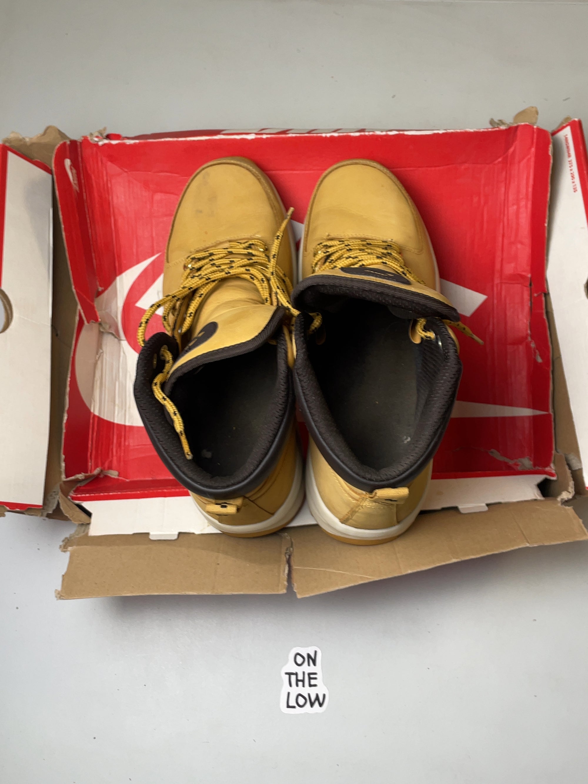Nike Manoa Haystack (USED)
