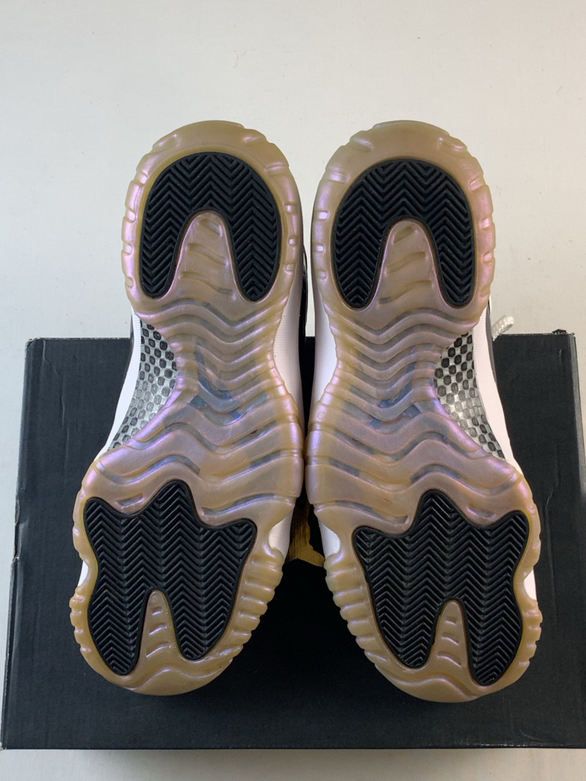 Jordan 11 Retro Low Iridescent — Drive 1DIkLIBJdoHYerF0g3b2Bzh2_5INeyAzX — photo 6