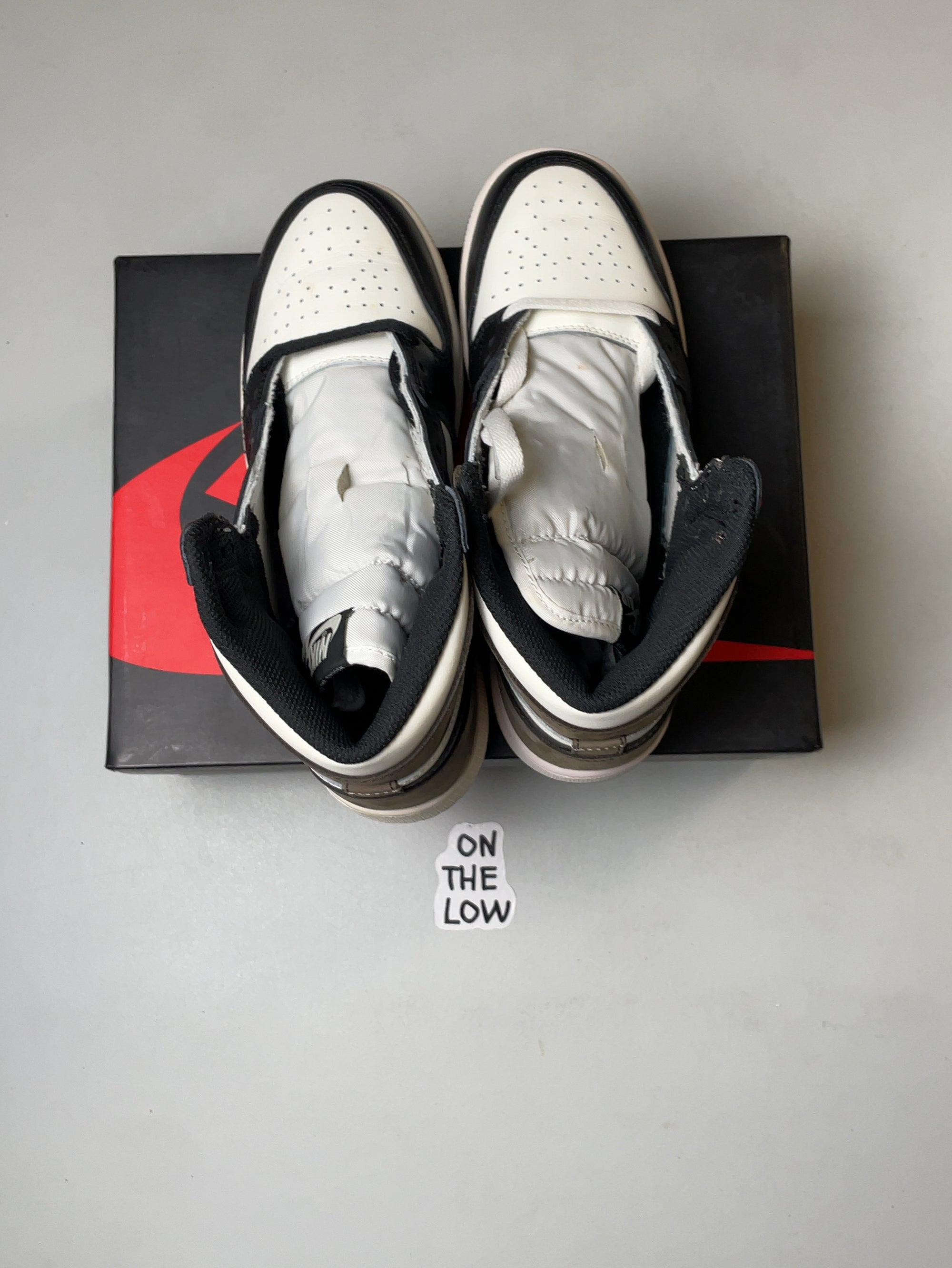 Jordan 1 Retro High Dark Mocha (GS) (USED)