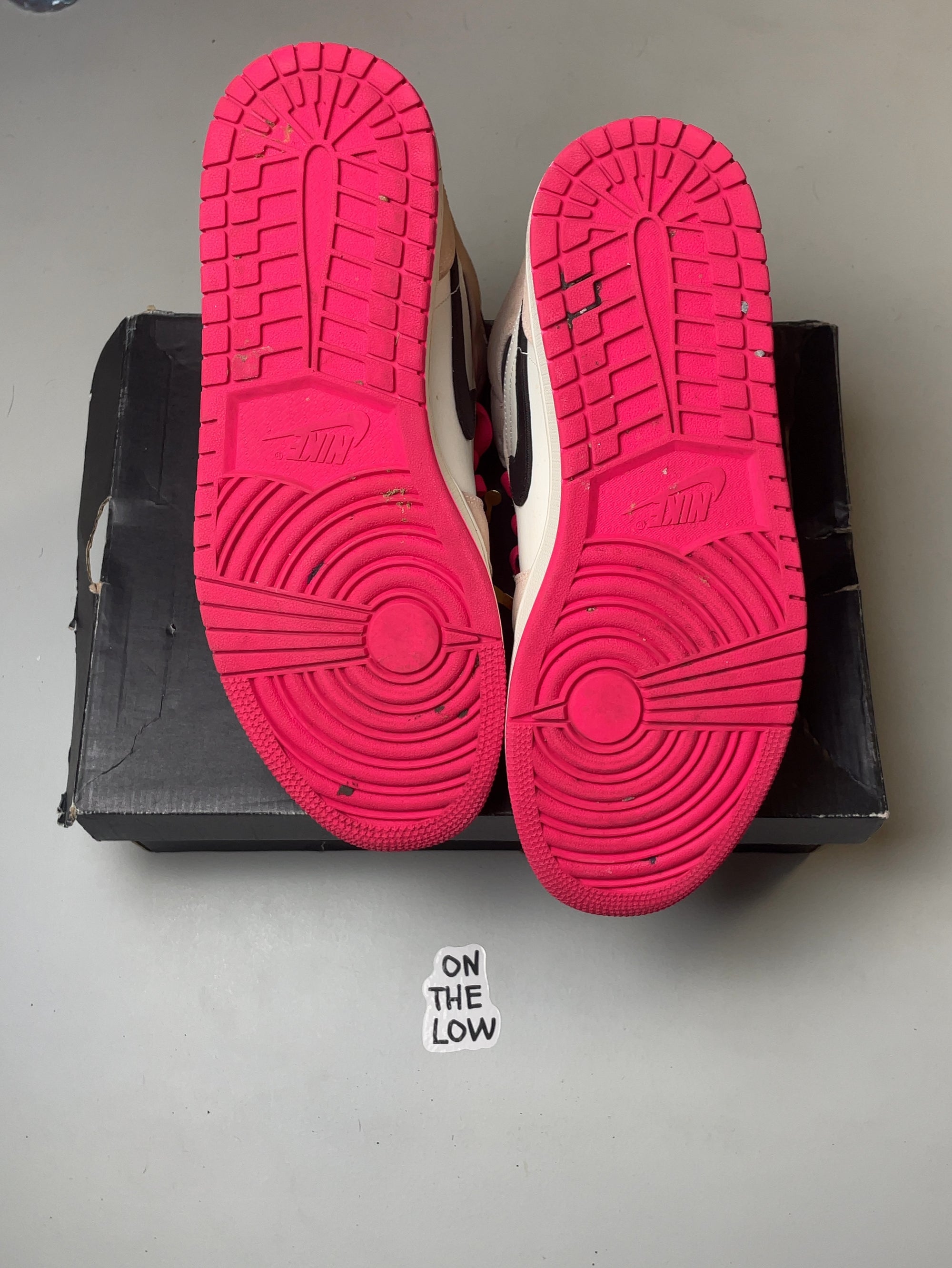 Jordan 1 Mid Crimson Tint (USED)