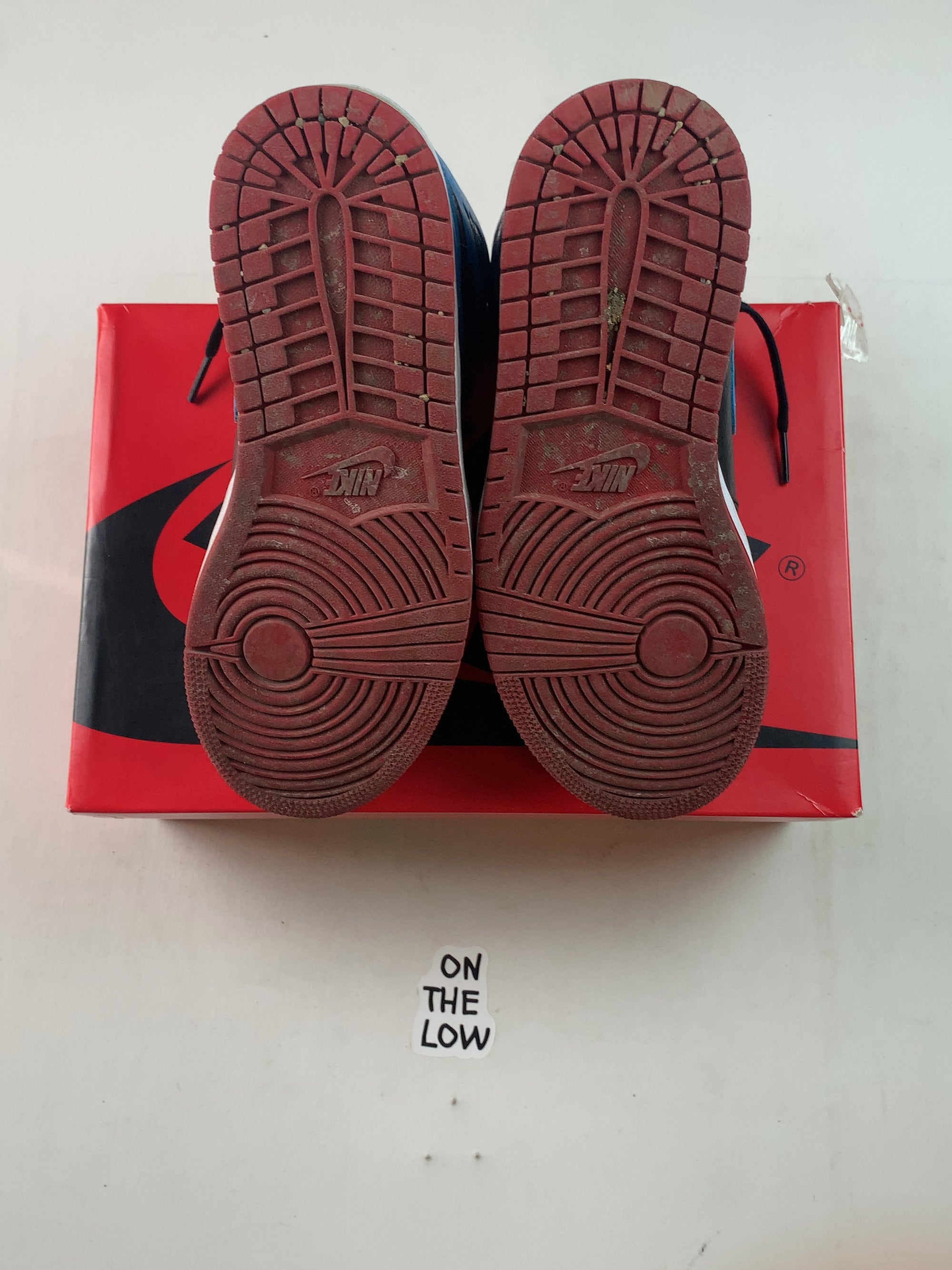 Jordan 1 Retro High NC to Chi (Women's) (USED) — Drive 1YJbF1lNHIBoBt-DXm4J2LS3MO-8j0tVn — photo 6