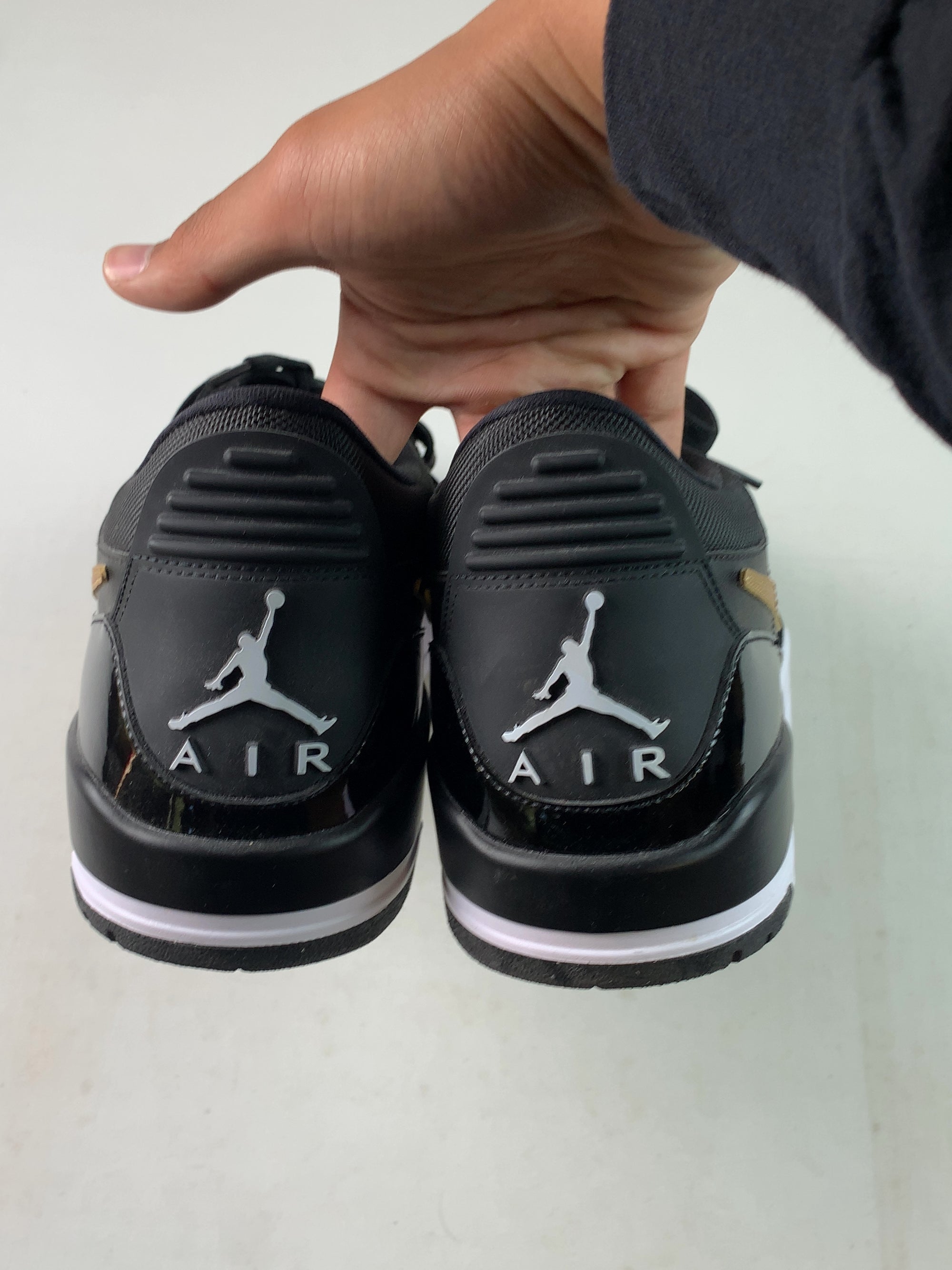 Jordan Legacy 312 Low Black Metallic Gold (USED) — Drive 1lrzztr35dAn9YtWjiEmXxMci1w8Cot_- — photo 5
