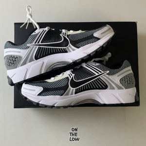 Nike Zoom Vomero 5 SE SP Dark Grey Black White — Drive 1bMp1jZRsXMqoZqbceAQHJDwrz3BATOx_ — photo 2