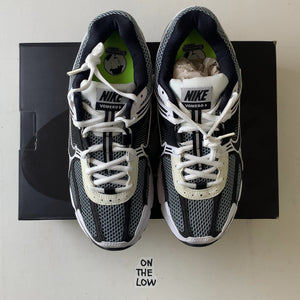 Nike Zoom Vomero 5 SE SP Dark Grey Black White — Drive 109nwqwM5RUC9LVC58G3VibQ3nvly513q — photo 3