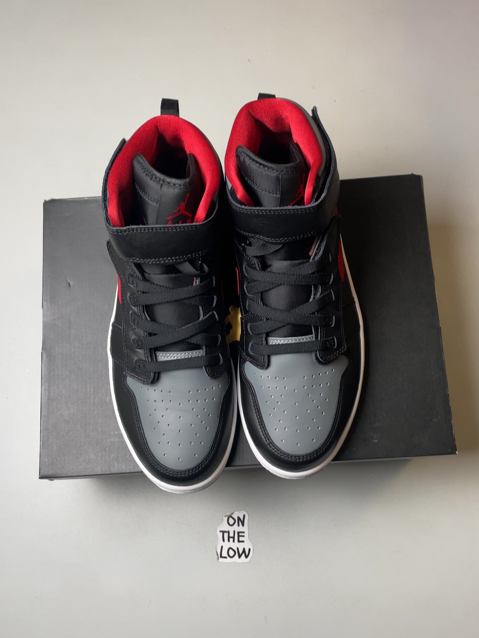 Air Jordan 1 High FlyEase Black Gym Red Smoke Grey