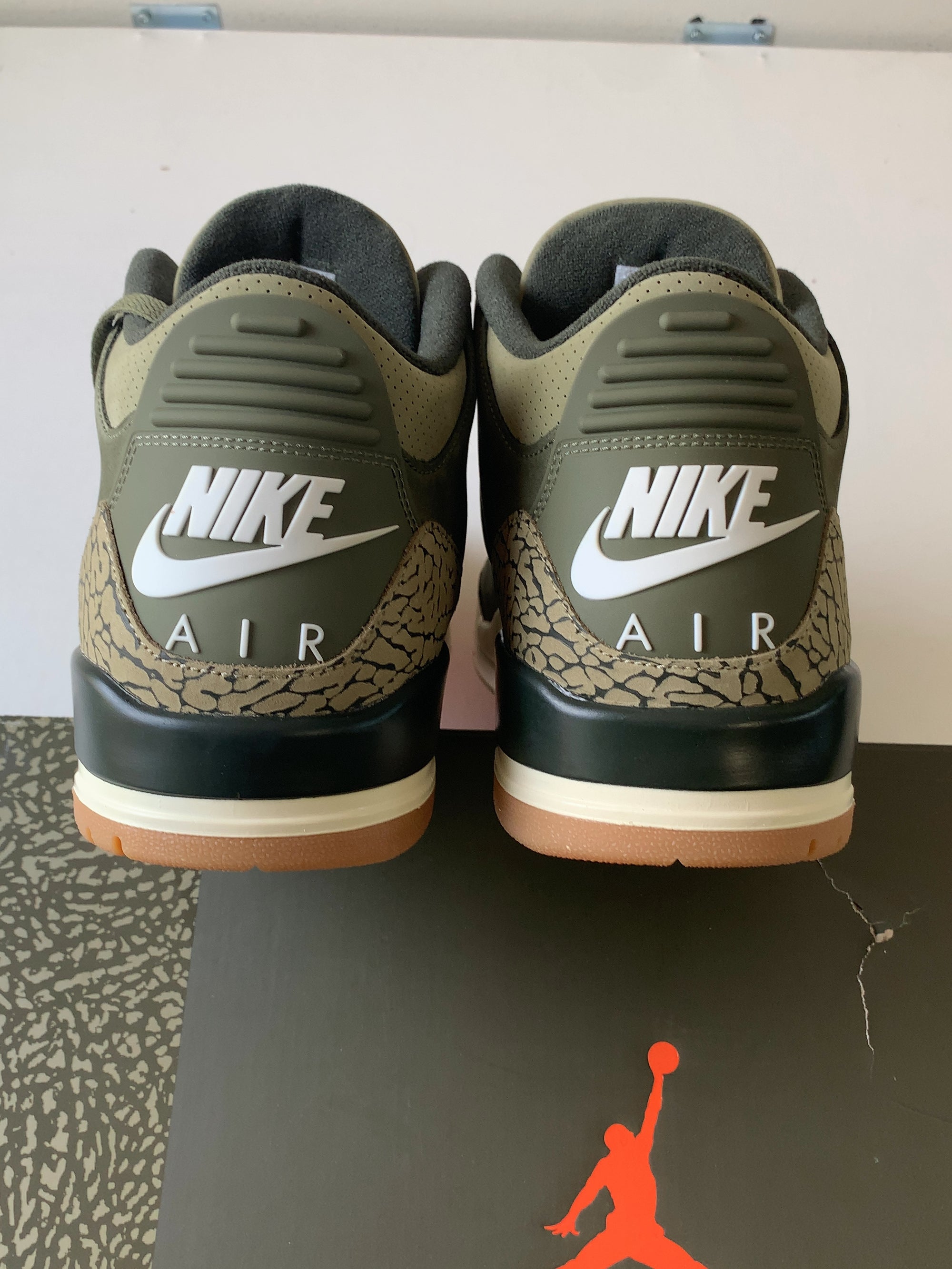 Jordan 3 Retro Family Affair — Drive 1Ac1aIwbm0Dc7JZqeHF4-hGXTlom7Prj2 — photo 5