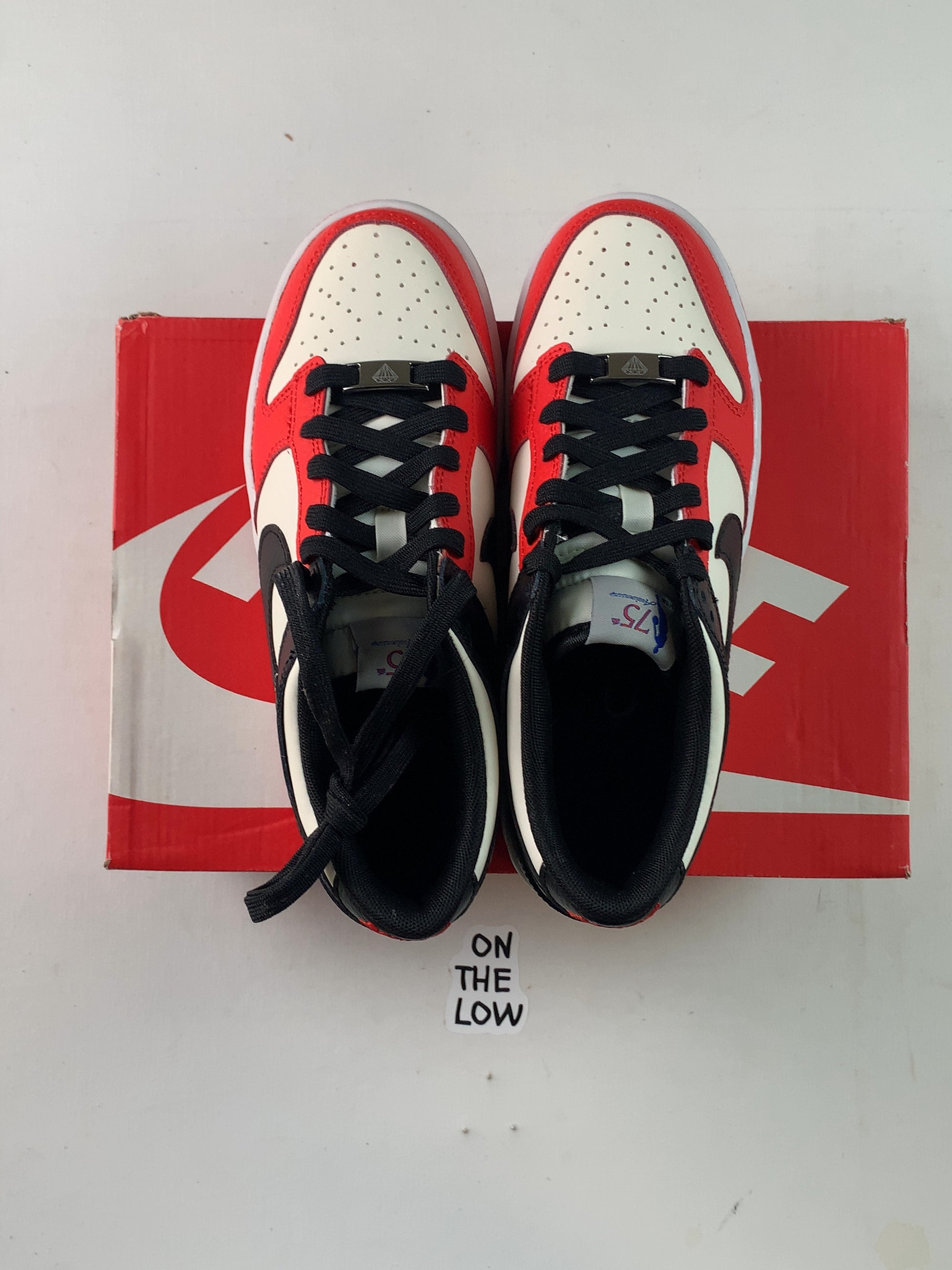 Nike Dunk Low EMB NBA 75th Anniversary Chicago (GS) — Drive 1VQ6Mq6_4Trpmu5xwtpbiUDHQU-pUSbh_ — photo 4