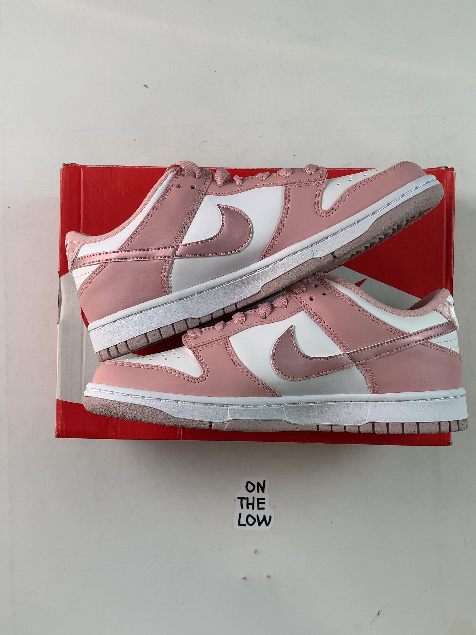 Nike Dunk Low Pink Velvet (GS) — Drive 1KNlSQvKoWvGA5BV2iSJY3OuU_9sj5TVX — photo 2