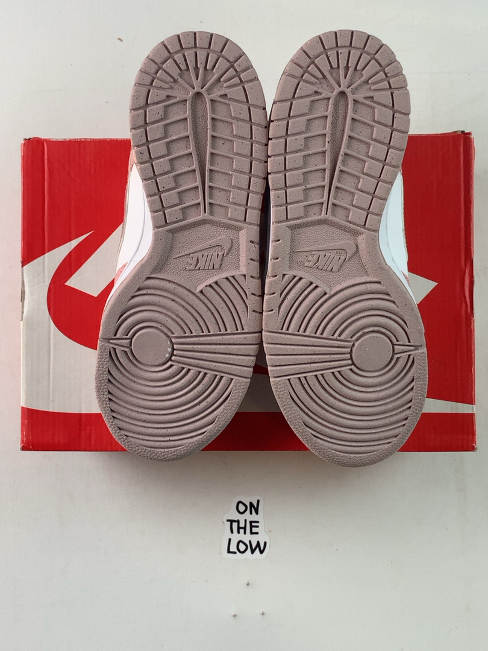 Nike Dunk Low Pink Velvet (GS) — Drive 1eDU_vg-0GabfPRaKhKlgn-HICqGFO2ky — photo 6