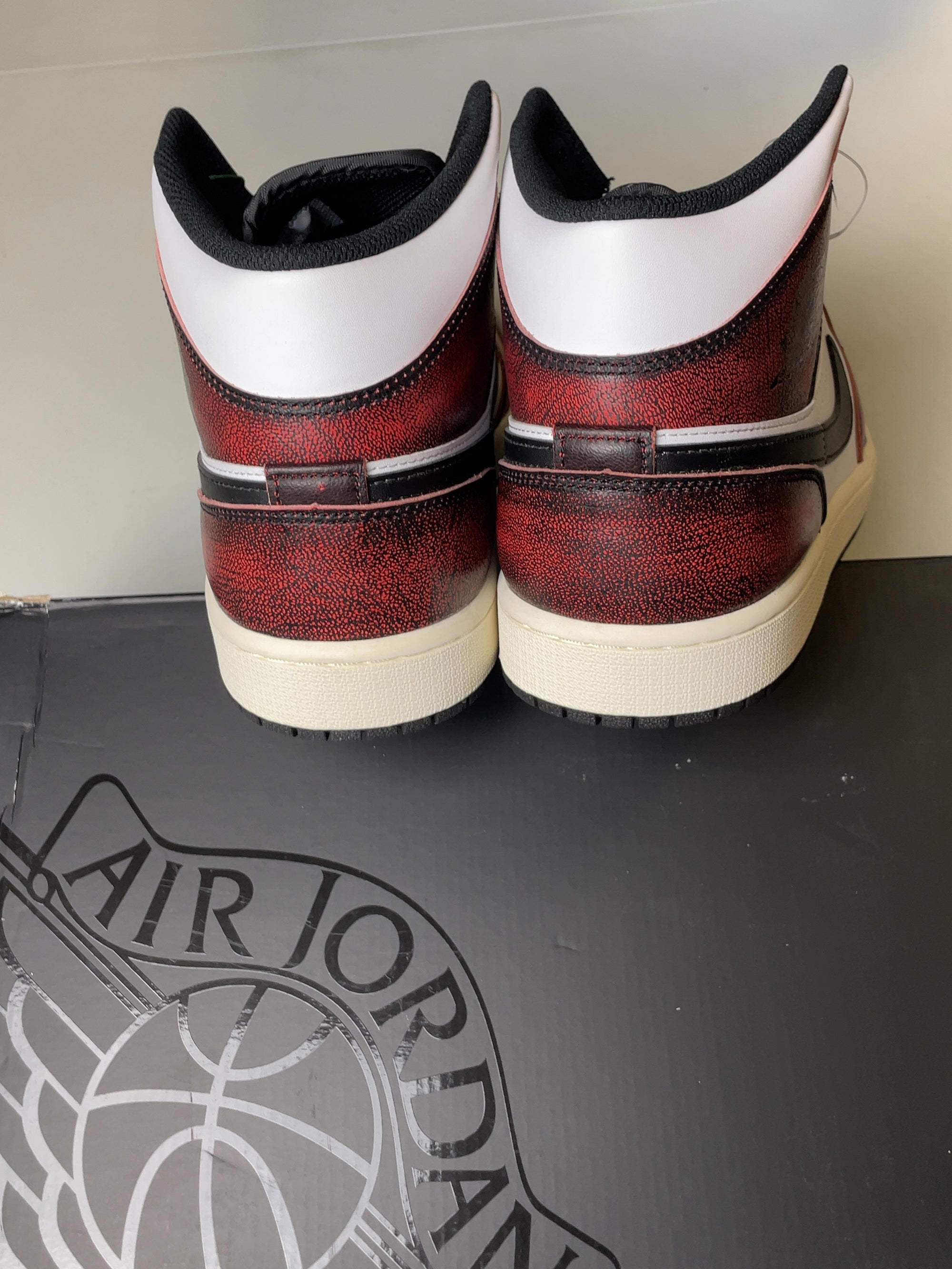 Jordan 1 Mid Wear-Away Chicago