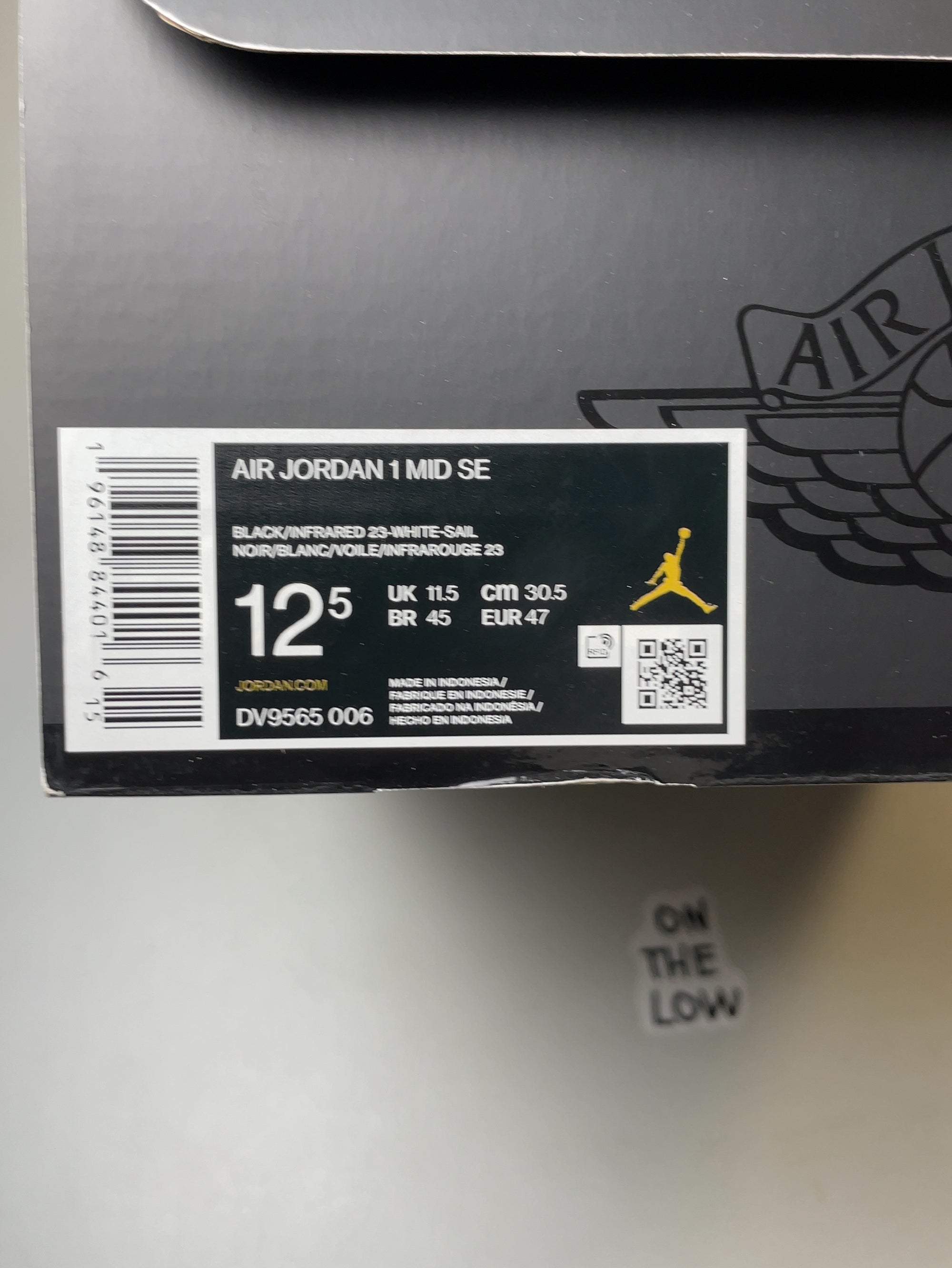Jordan 1 Mid Wear-Away Chicago