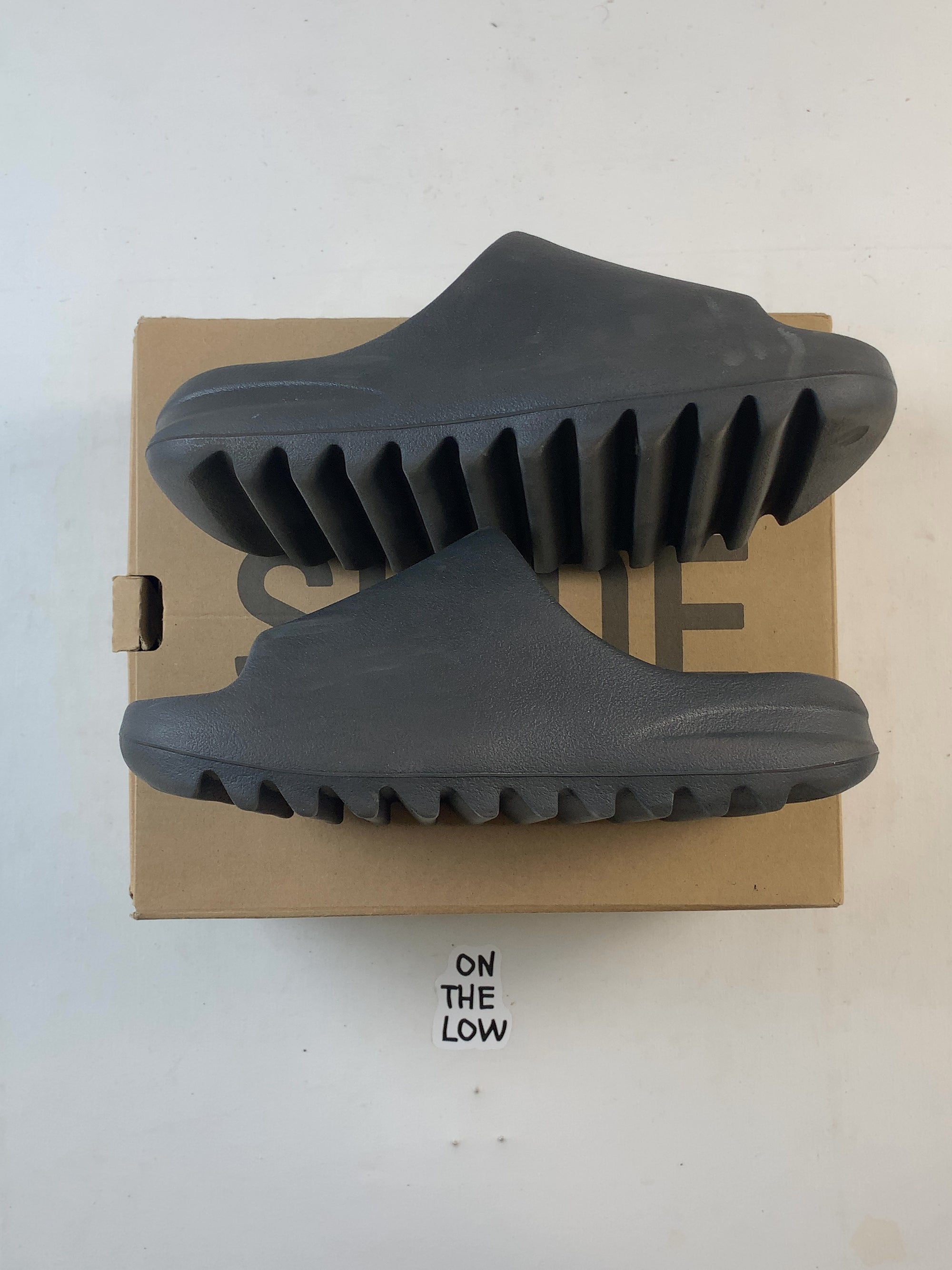 adidas Yeezy Slide Onyx (USED) — Drive 1fsQk2yJNdwI89DY25hPtkZ8zP0lLSvPf — photo 2