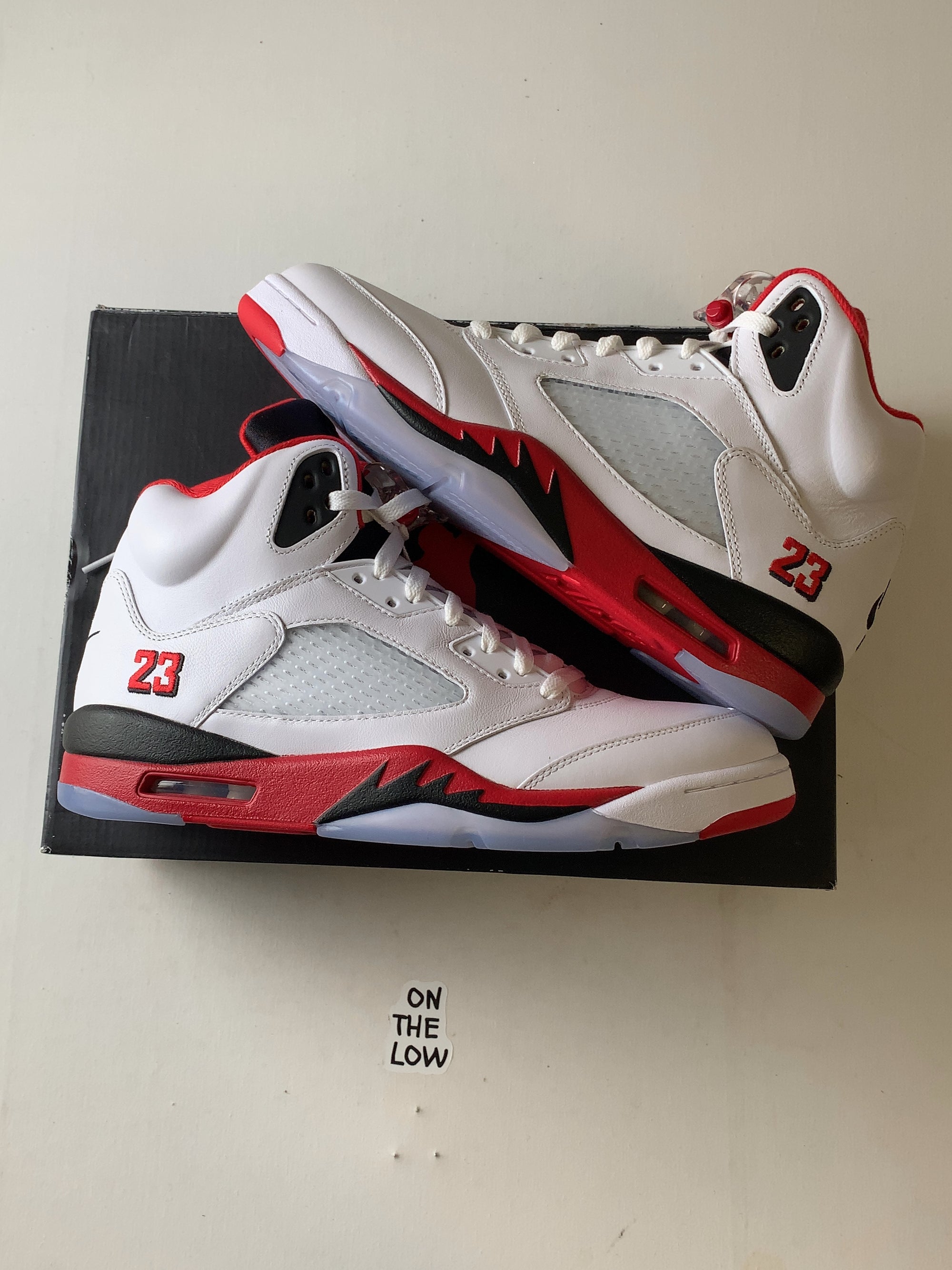 Jordan 5 Retro Fire Red Black Tongue (2025) — Drive 1mrM26pOPVLuQKrlJldn0Dg1-wzMXYmwO — photo 1