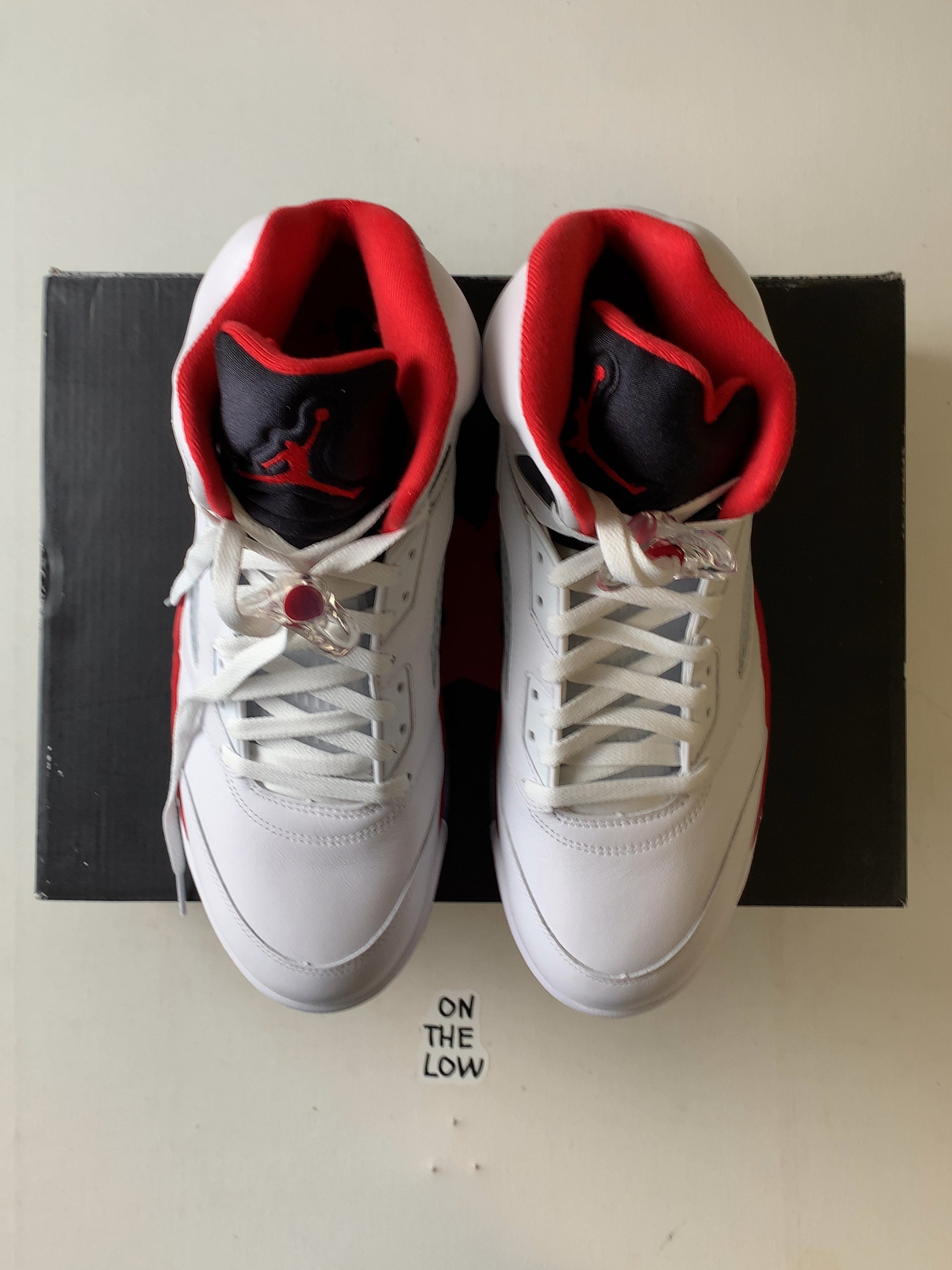Jordan 5 Retro Fire Red Black Tongue (2025) — Drive 1iSFRrkqLf0tfx5-fS4v0qhx7583dv_th — photo 3