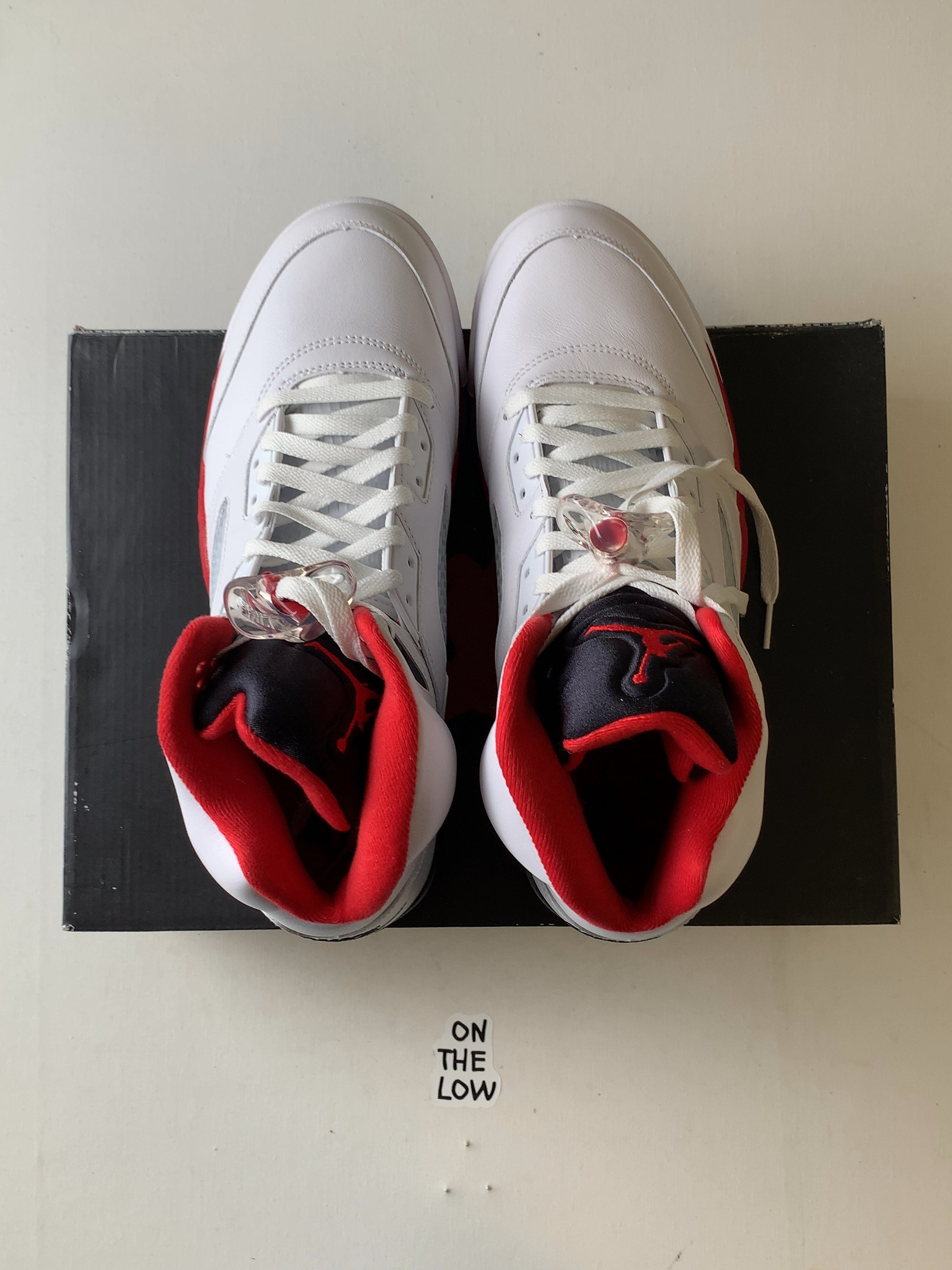 Jordan 5 Retro Fire Red Black Tongue (2025) — Drive 1nZpQRra_pcLQvZQXqpwqtT8XM87e1tae — photo 4