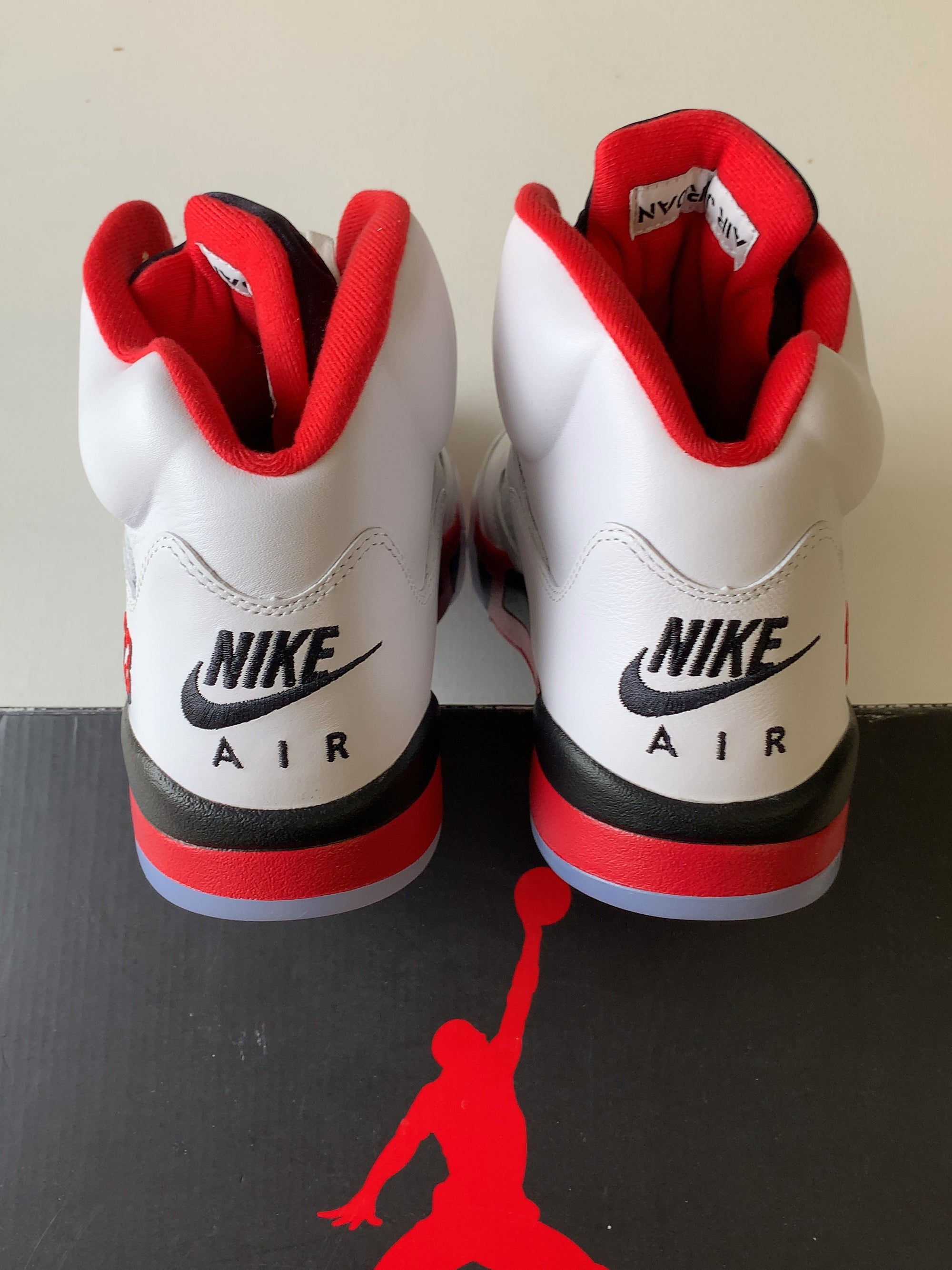 Jordan 5 Retro Fire Red Black Tongue (2025) — Drive 1gjTT5WuefB5qC98lyYPERWtaT9S1I7-n — photo 6