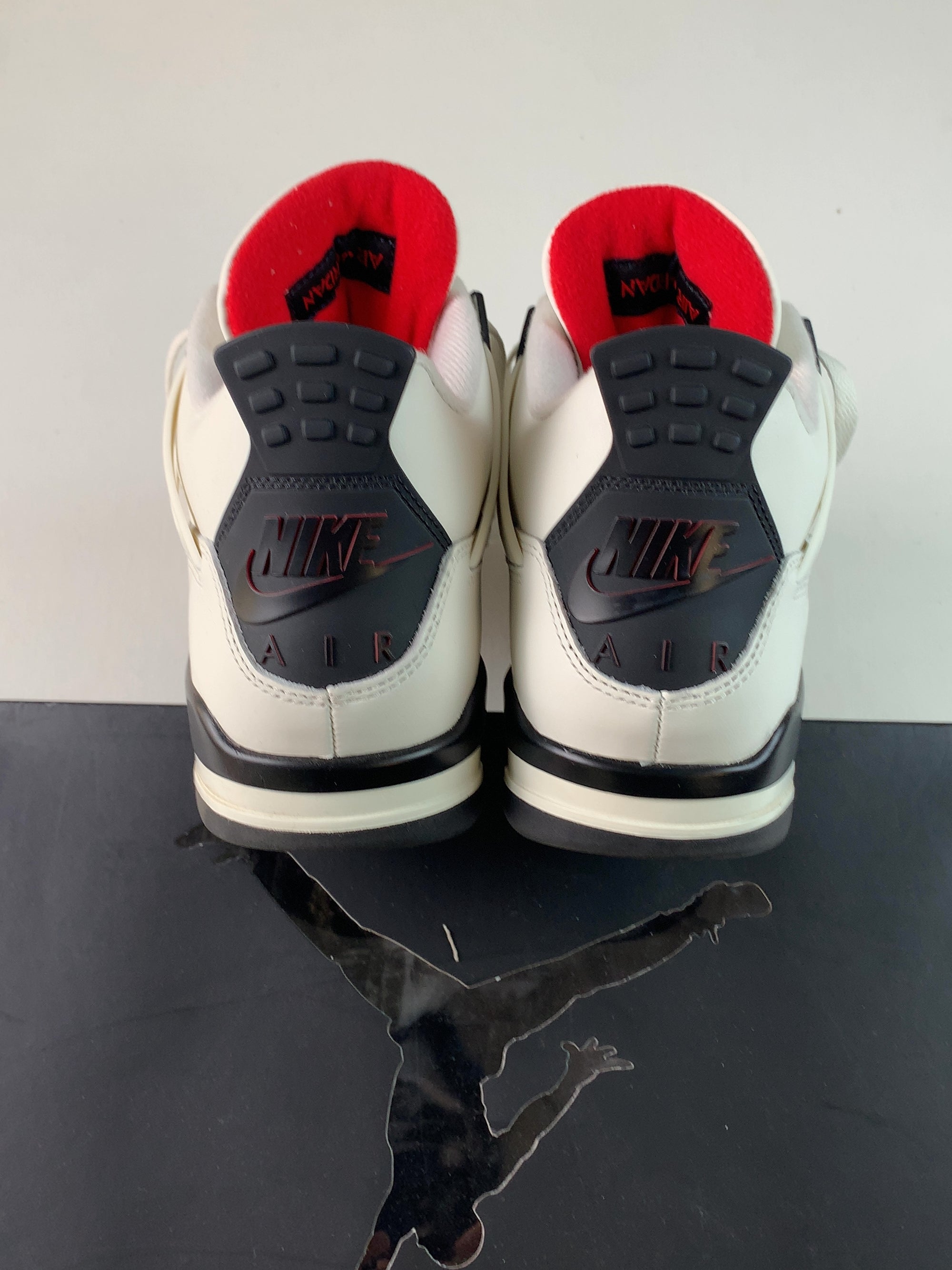 Jordan 4 Retro OG Flight Club (USED) — Drive 1UP6zADJc42dxURMWLblGFqSio3jBAxil — photo 5